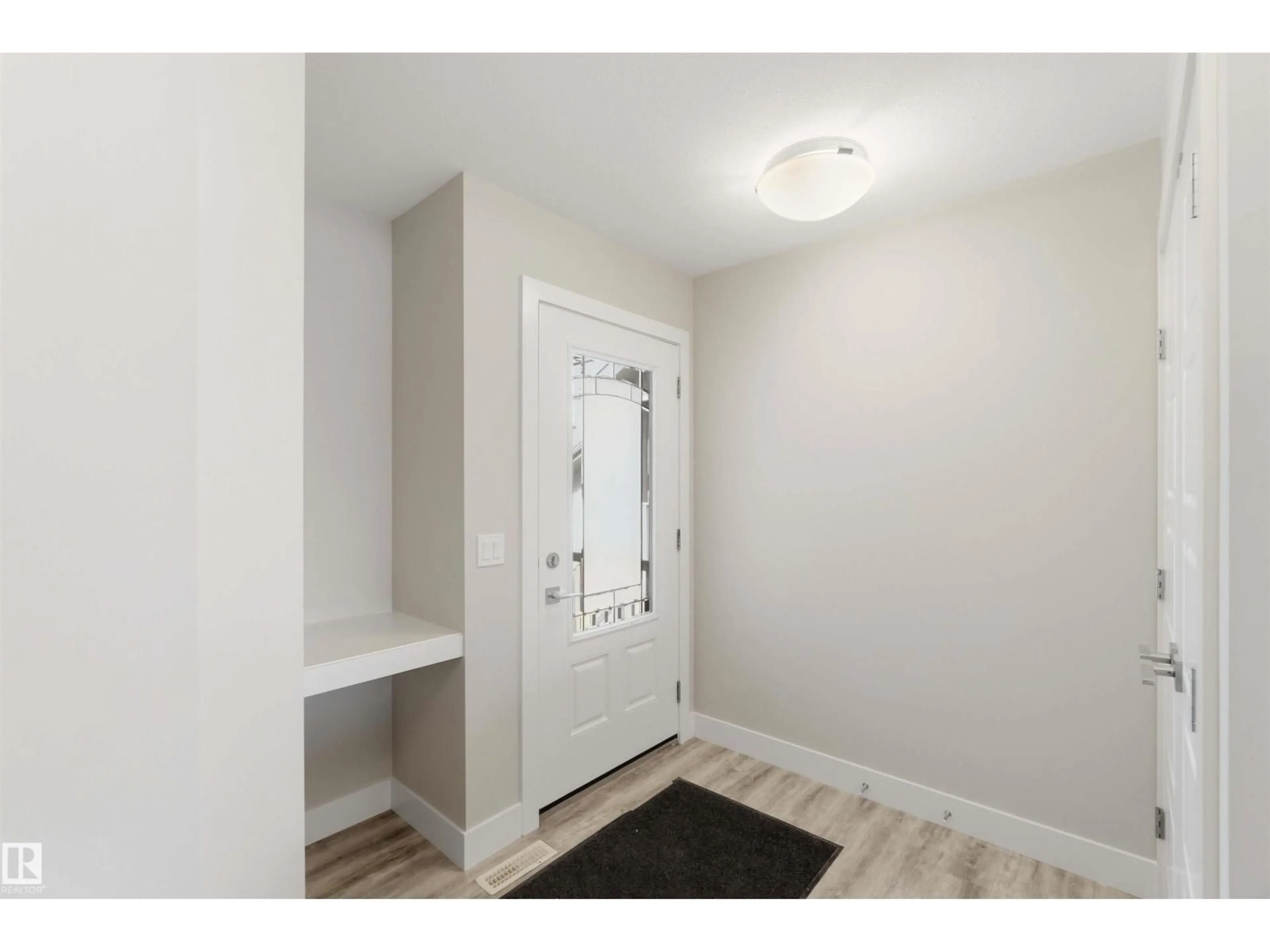Indoor entryway for 7 MCLEAN, Leduc Alberta T9E0P1