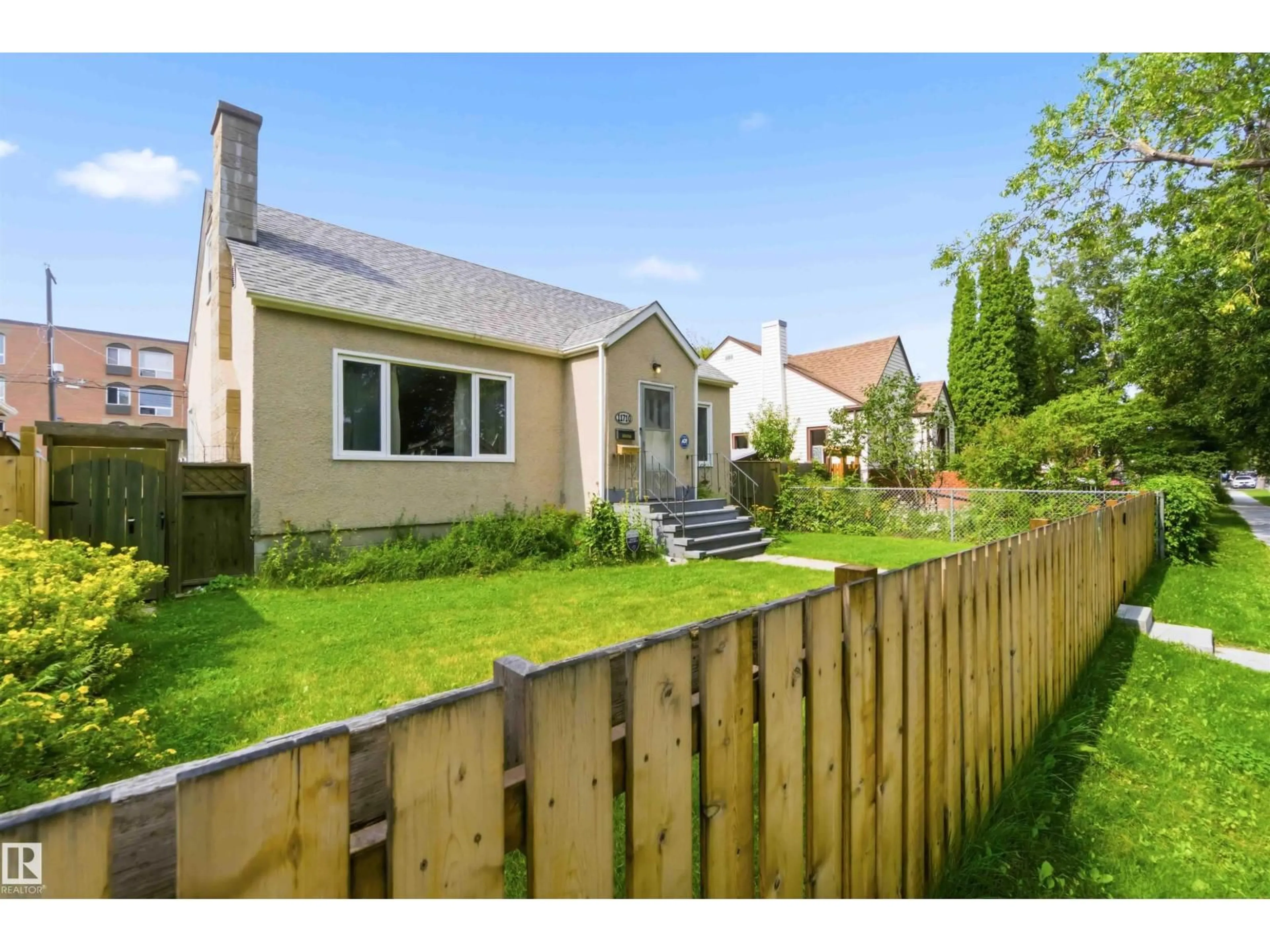 A pic from outside/outdoor area/front of a property/back of a property/a pic from drone, street for 11710 94 STREET, Edmonton Alberta T5G1J2