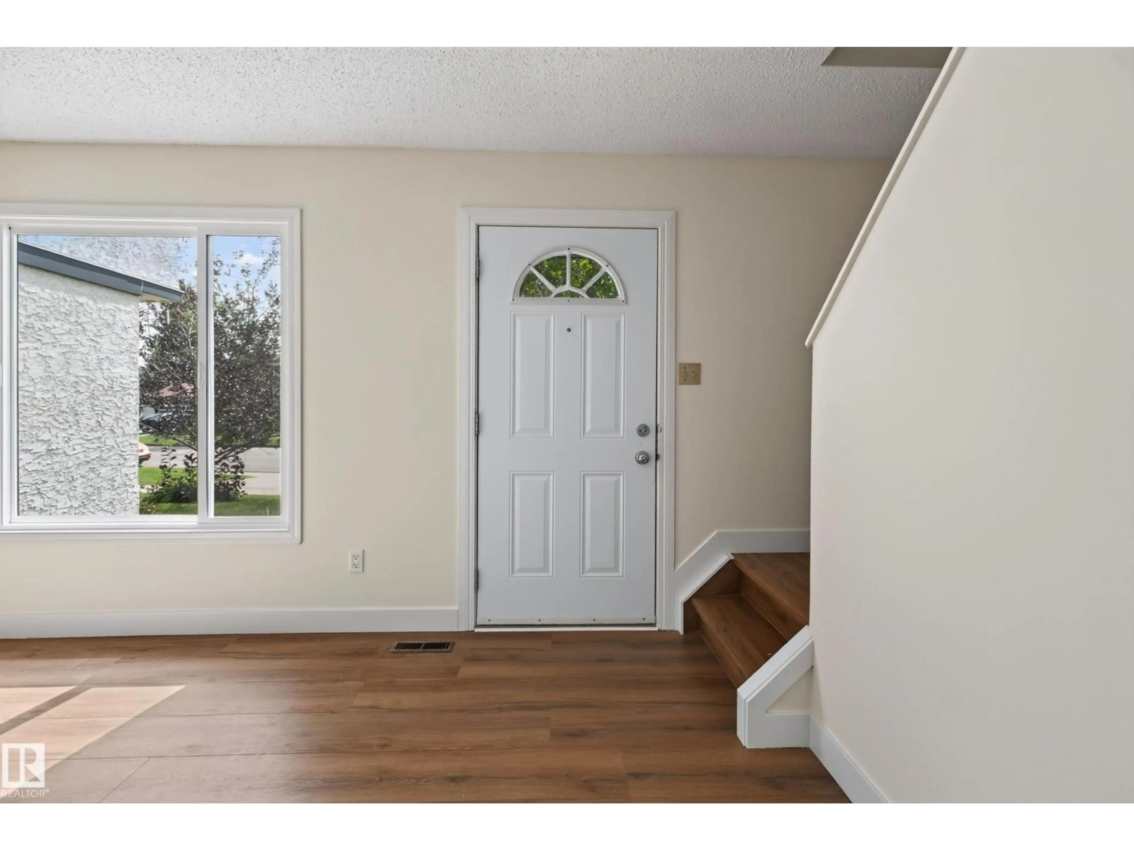 Indoor entryway for NW - 18478 62B AV, Edmonton Alberta T5T2N7