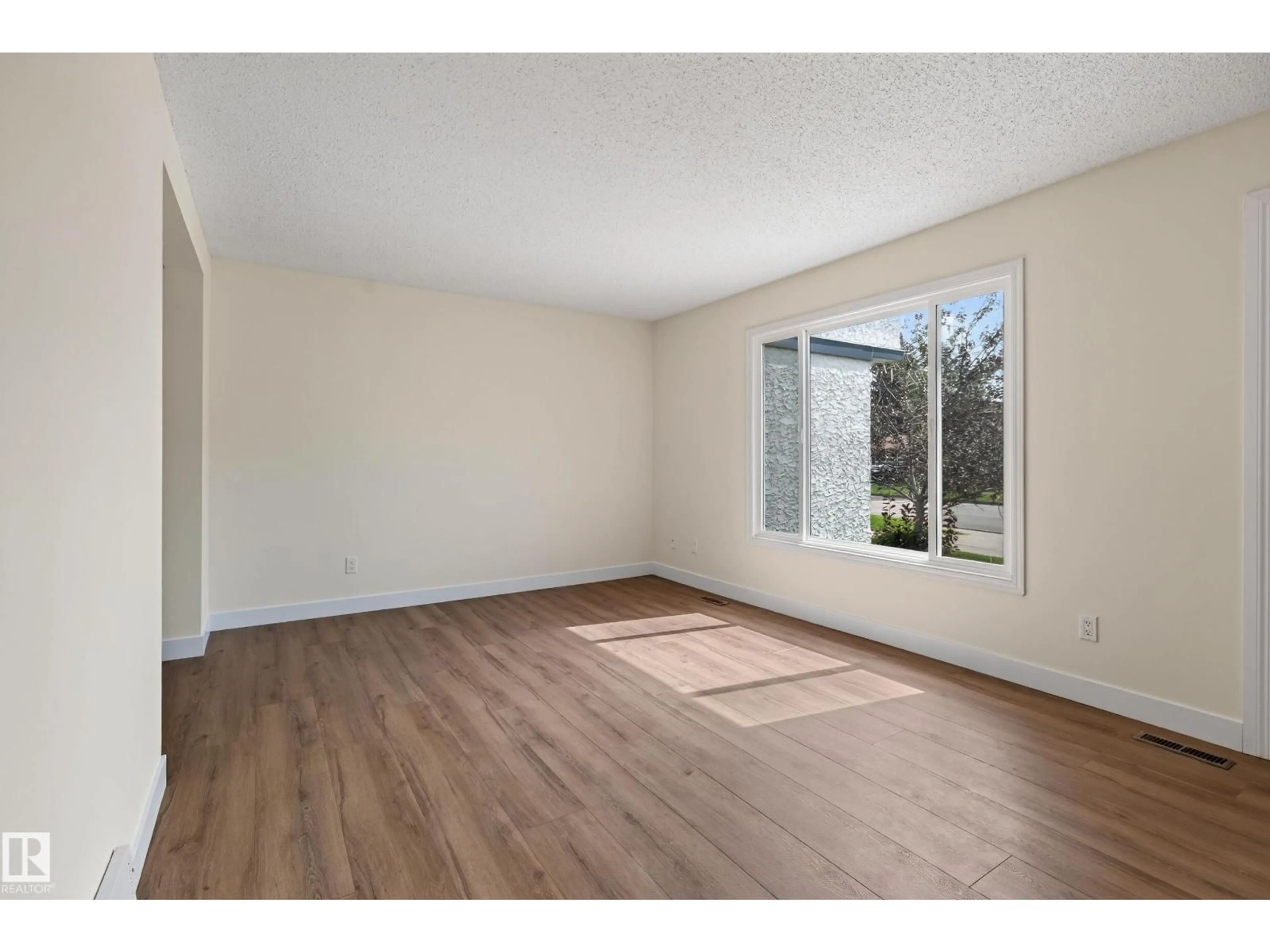 A pic of a room for NW - 18478 62B AV, Edmonton Alberta T5T2N7