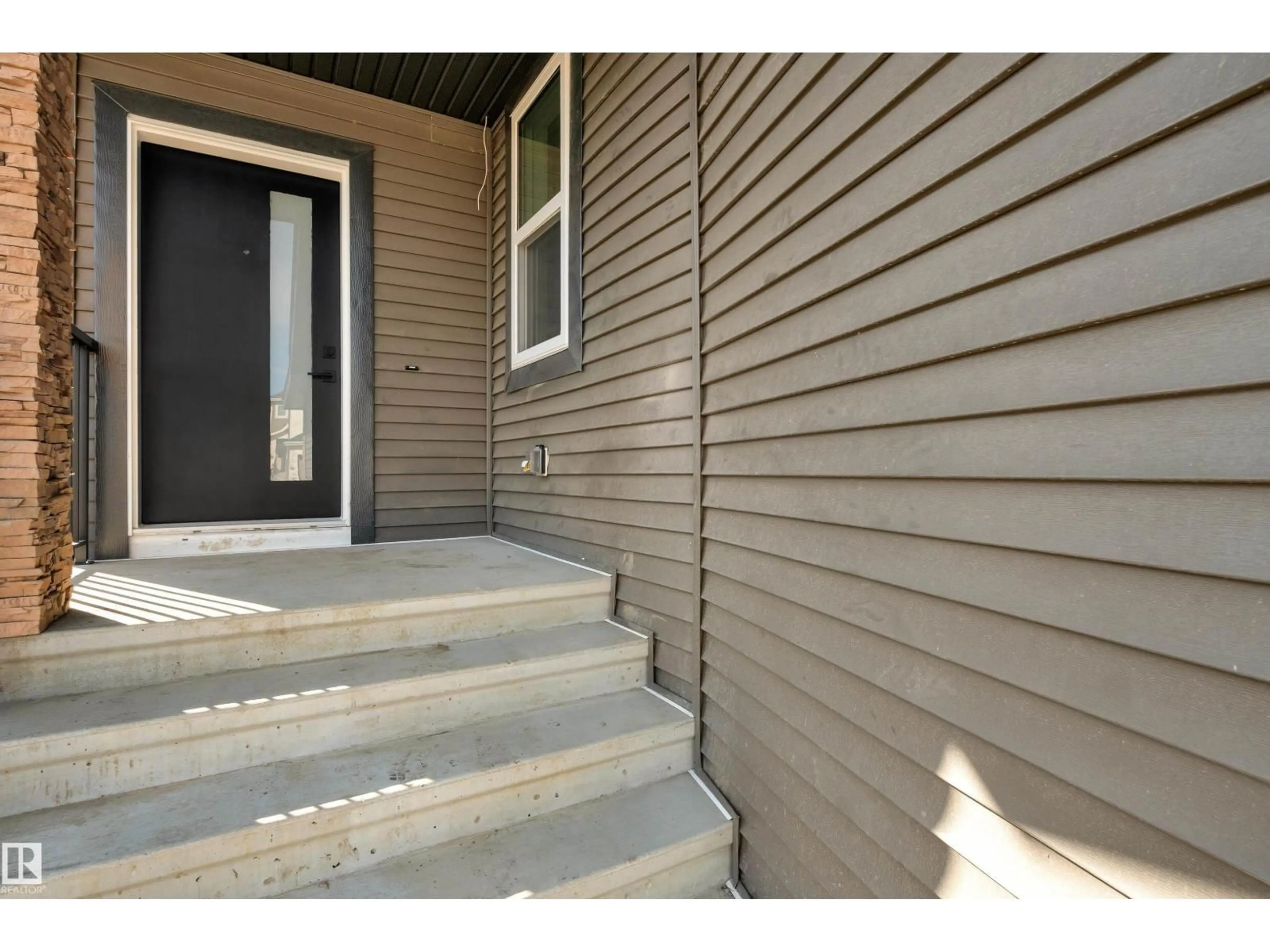 Indoor entryway for 99 ELDRIDGE PT, St. Albert Alberta T8N8C3