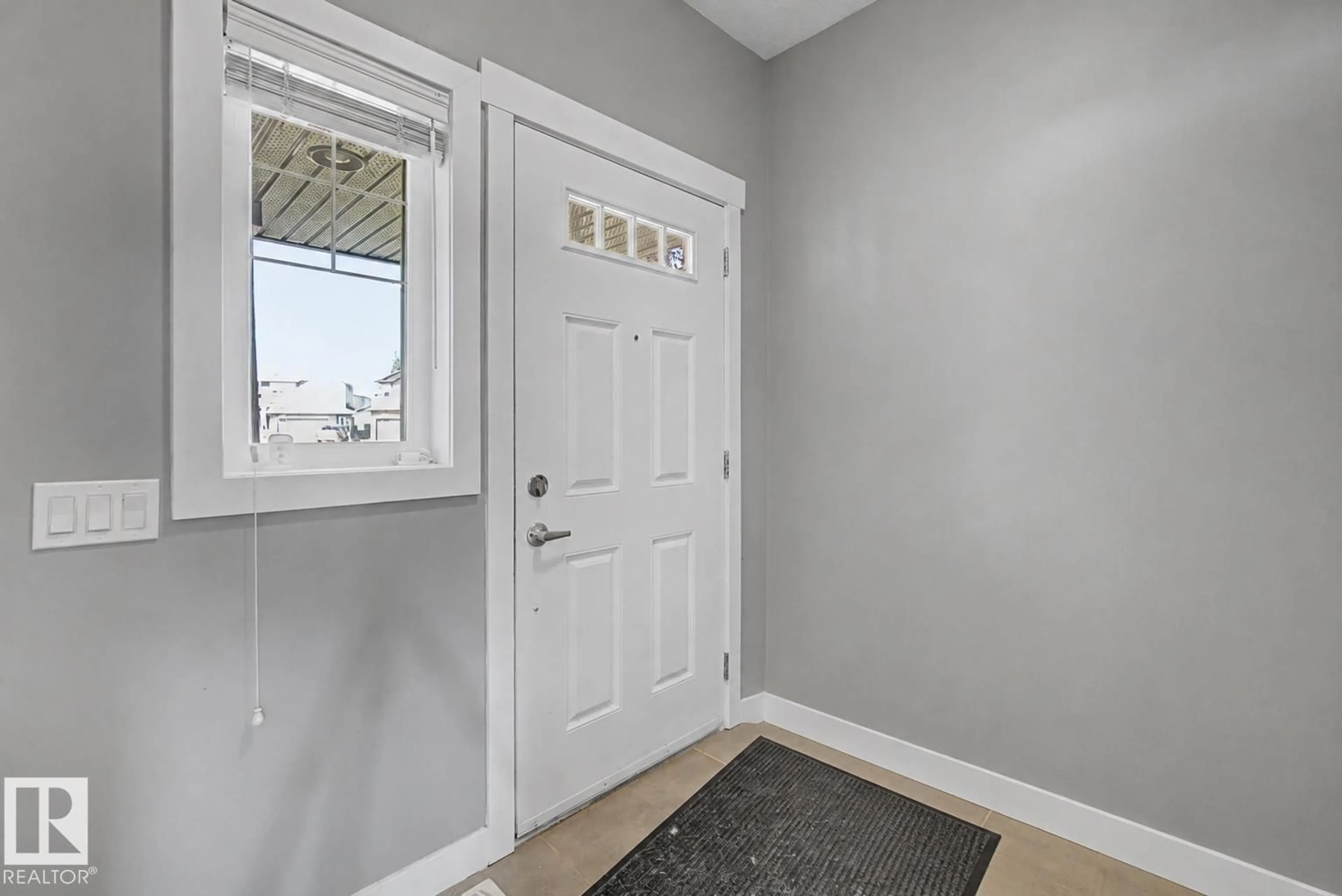Indoor entryway for NW - 7403 179 AV, Edmonton Alberta T5Z0M7