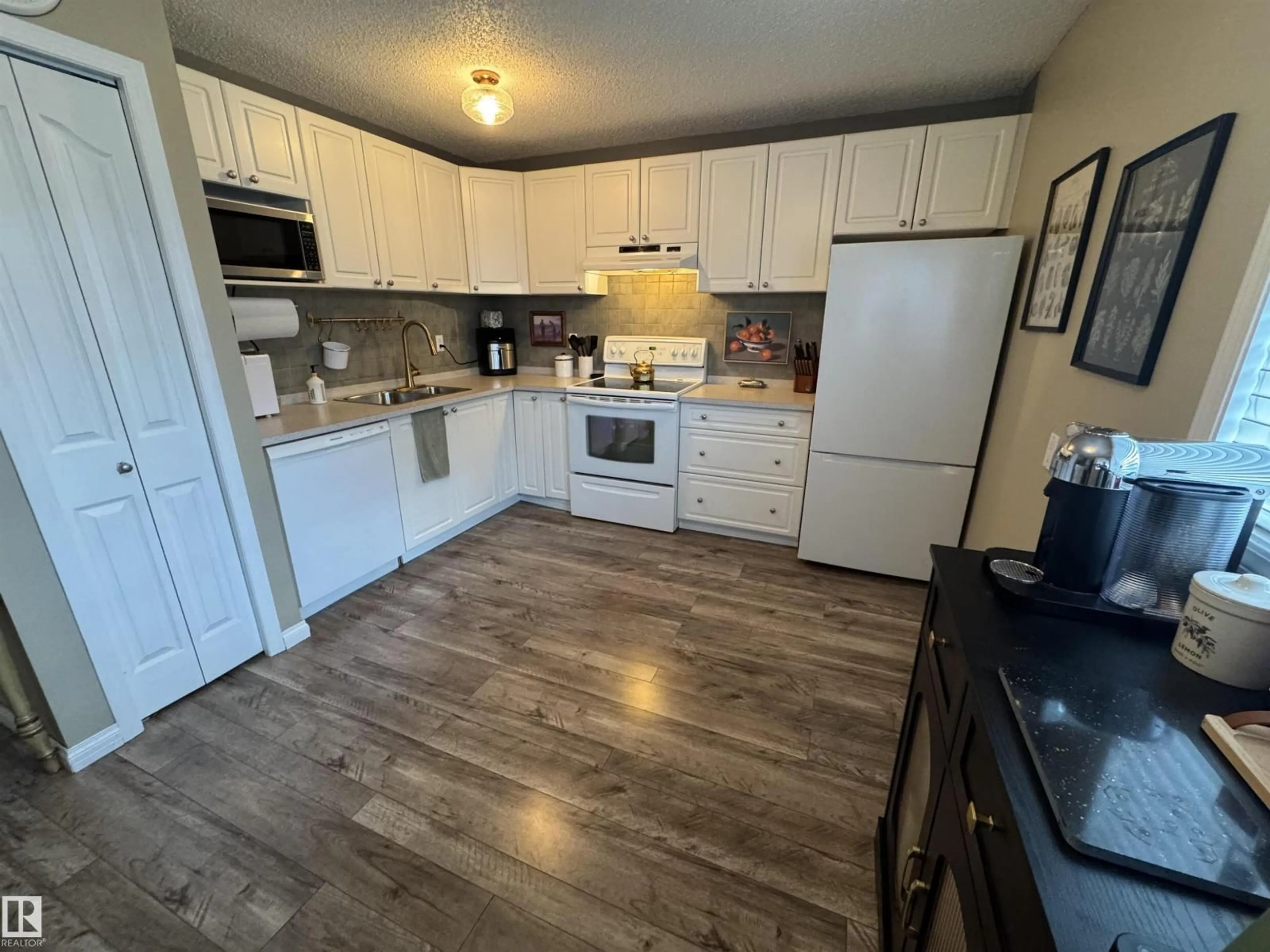 Standard kitchen, wood/laminate floor for 38 8930 99 AV, Fort Saskatchewan Alberta T8L3L1