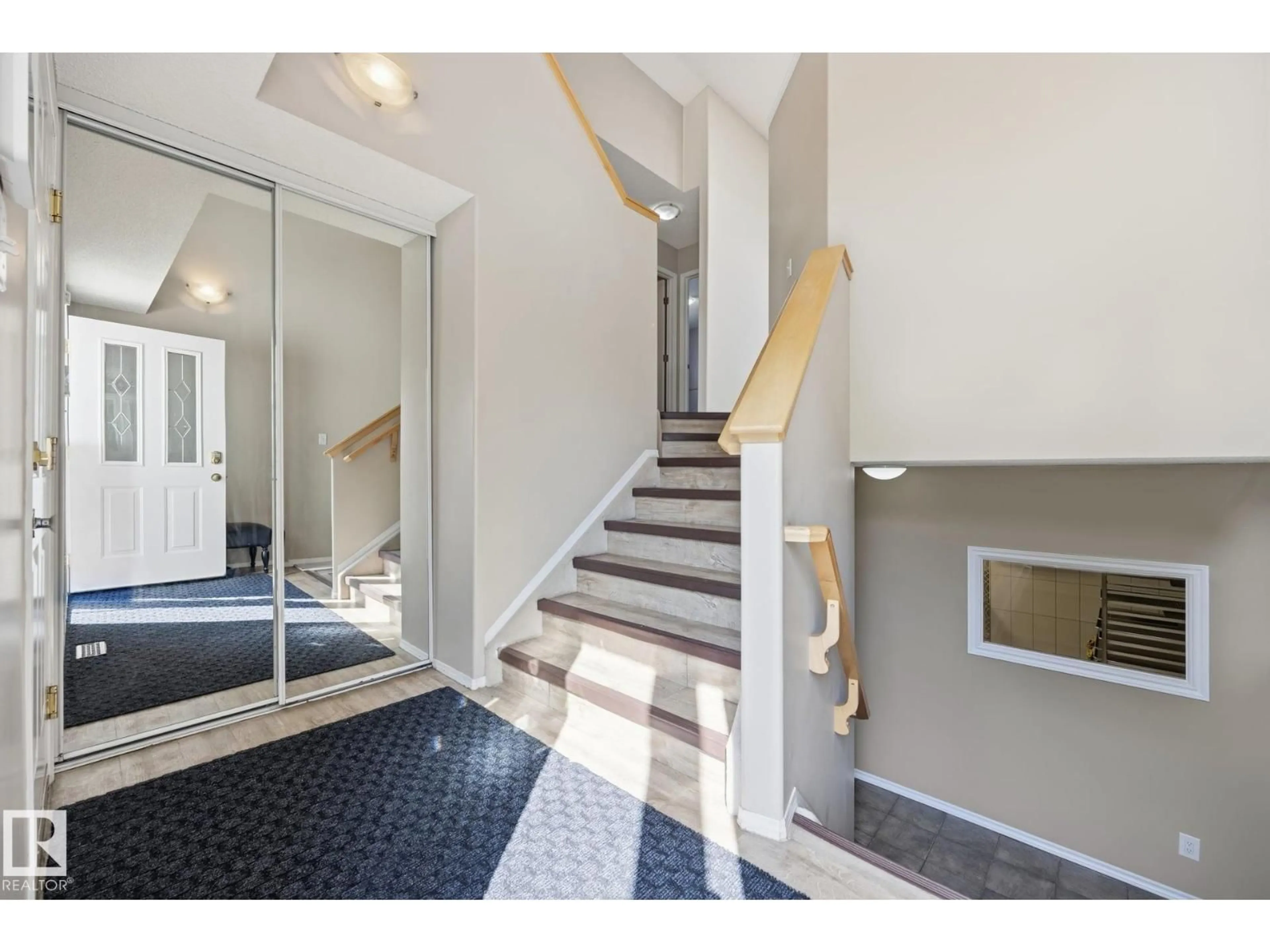 Indoor foyer for 411 86 ST, Edmonton Alberta T6X1G3