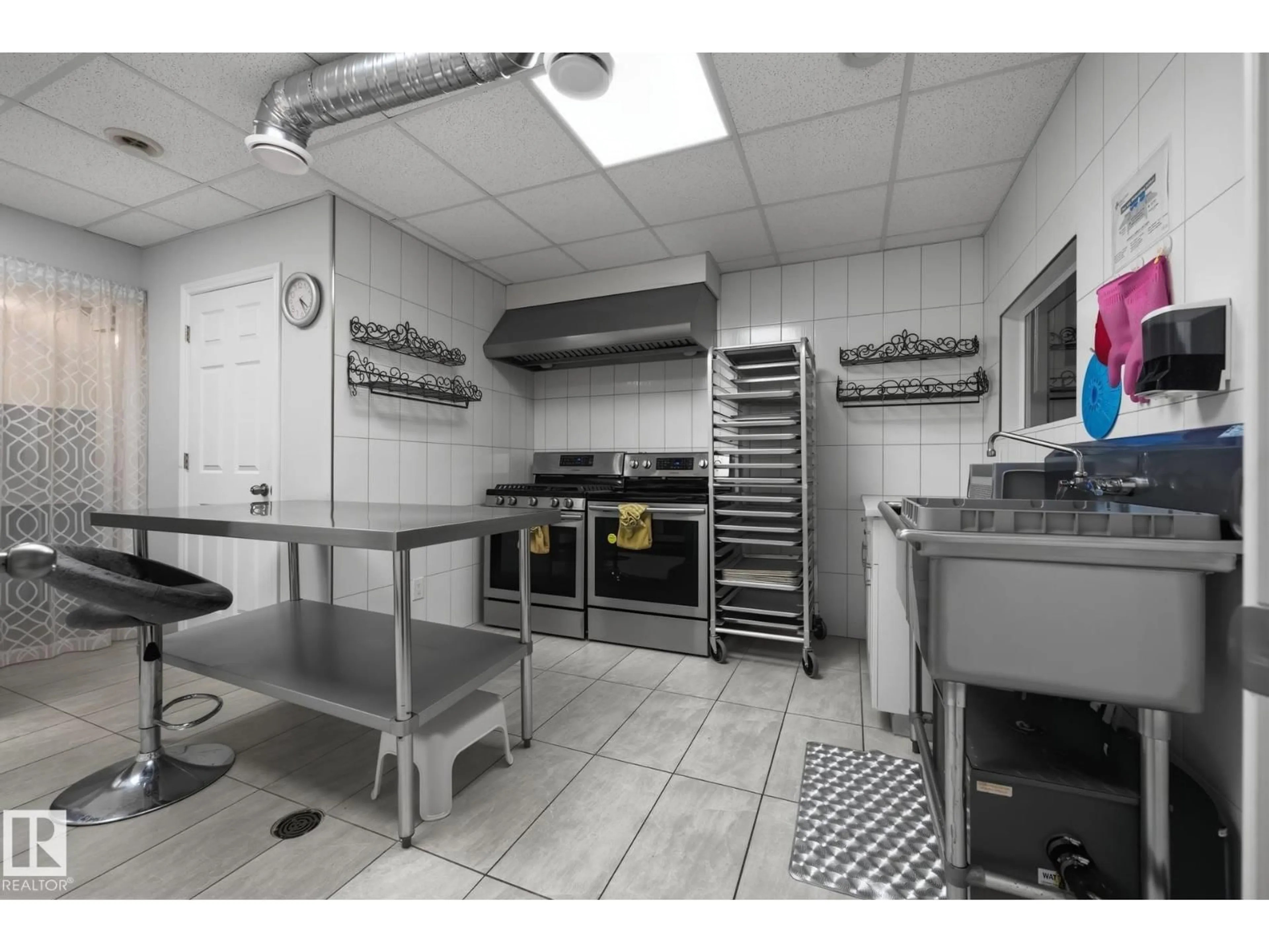 Standard kitchen, unknown for 411 86 ST, Edmonton Alberta T6X1G3