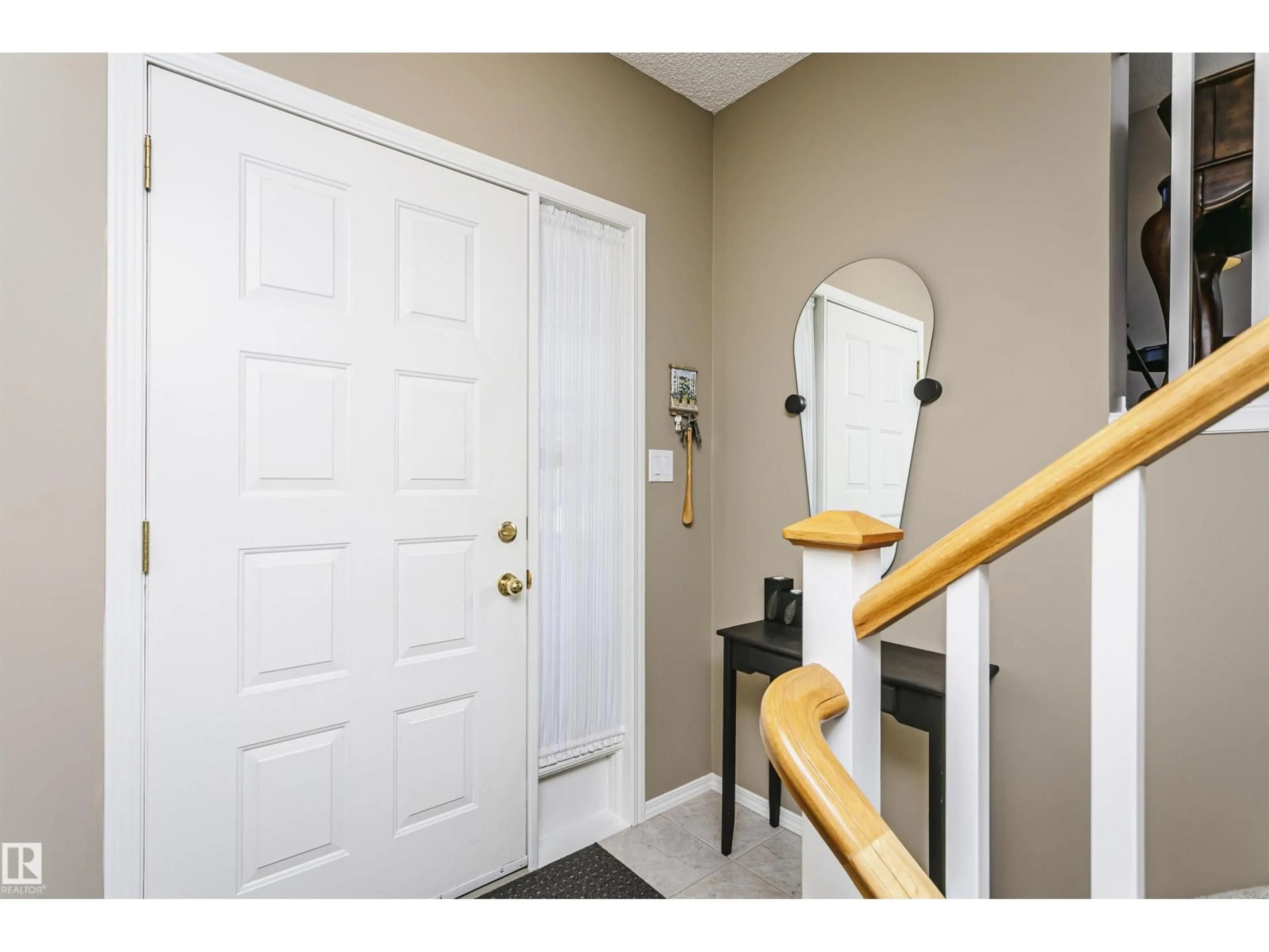 Indoor entryway for #22 - 11717 9B AV, Edmonton Alberta T6J7B7