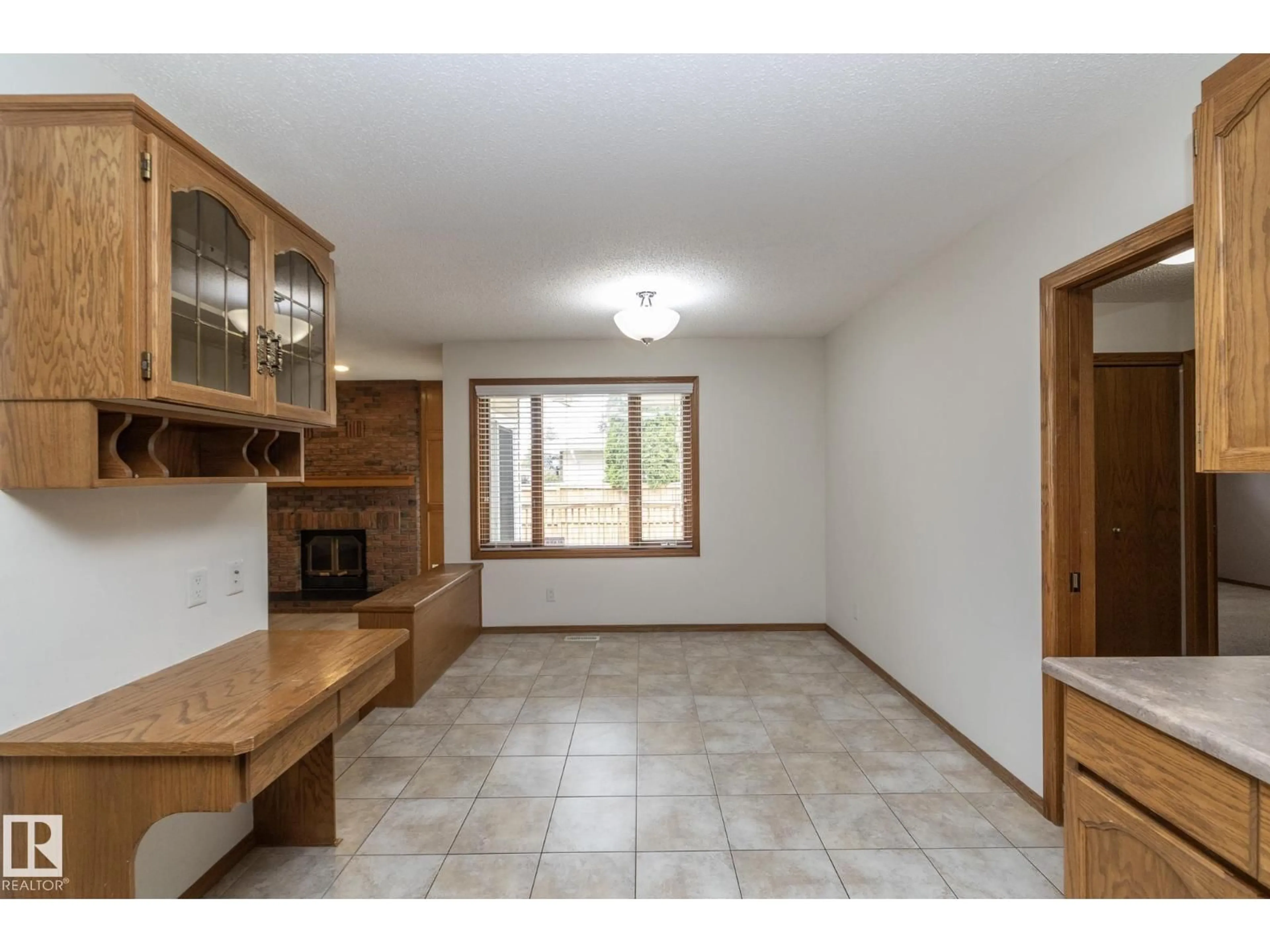 Unknown for 11138 30 AV, Edmonton Alberta T6J3Y6