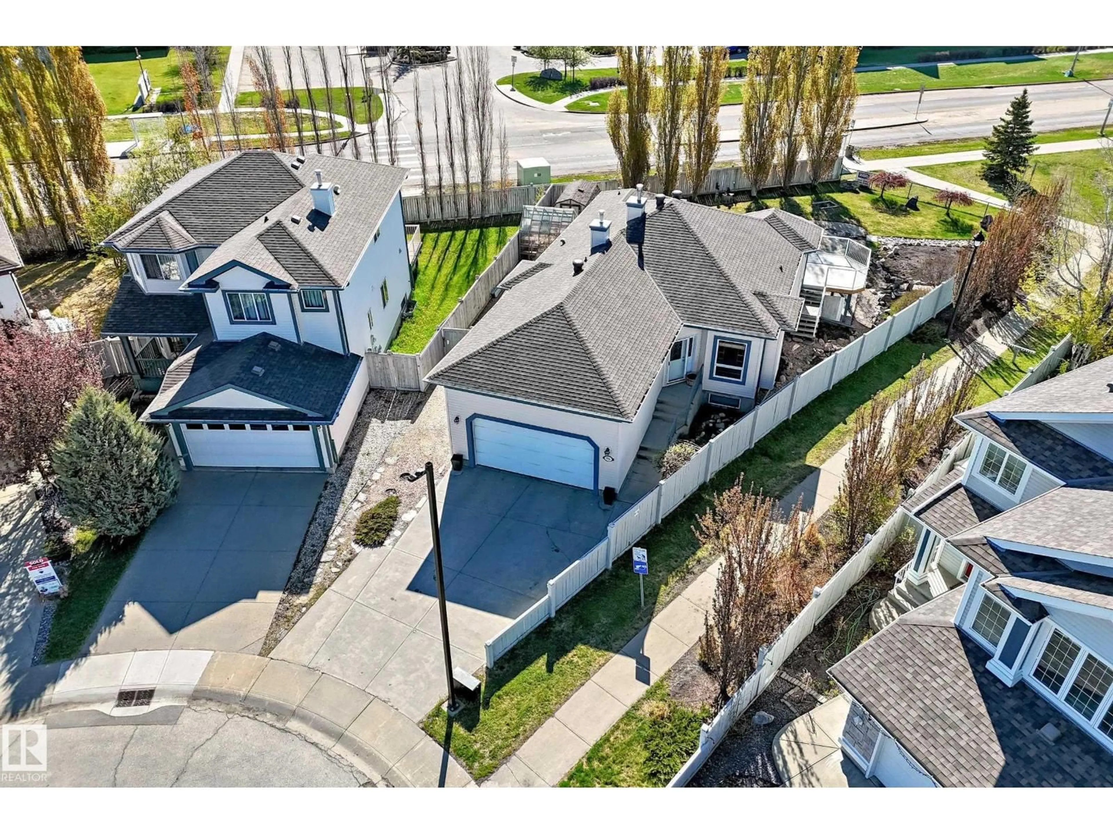 A pic from outside/outdoor area/front of a property/back of a property/a pic from drone, street for 576 GLENWRIGHT CR, Edmonton Alberta T5P4E6