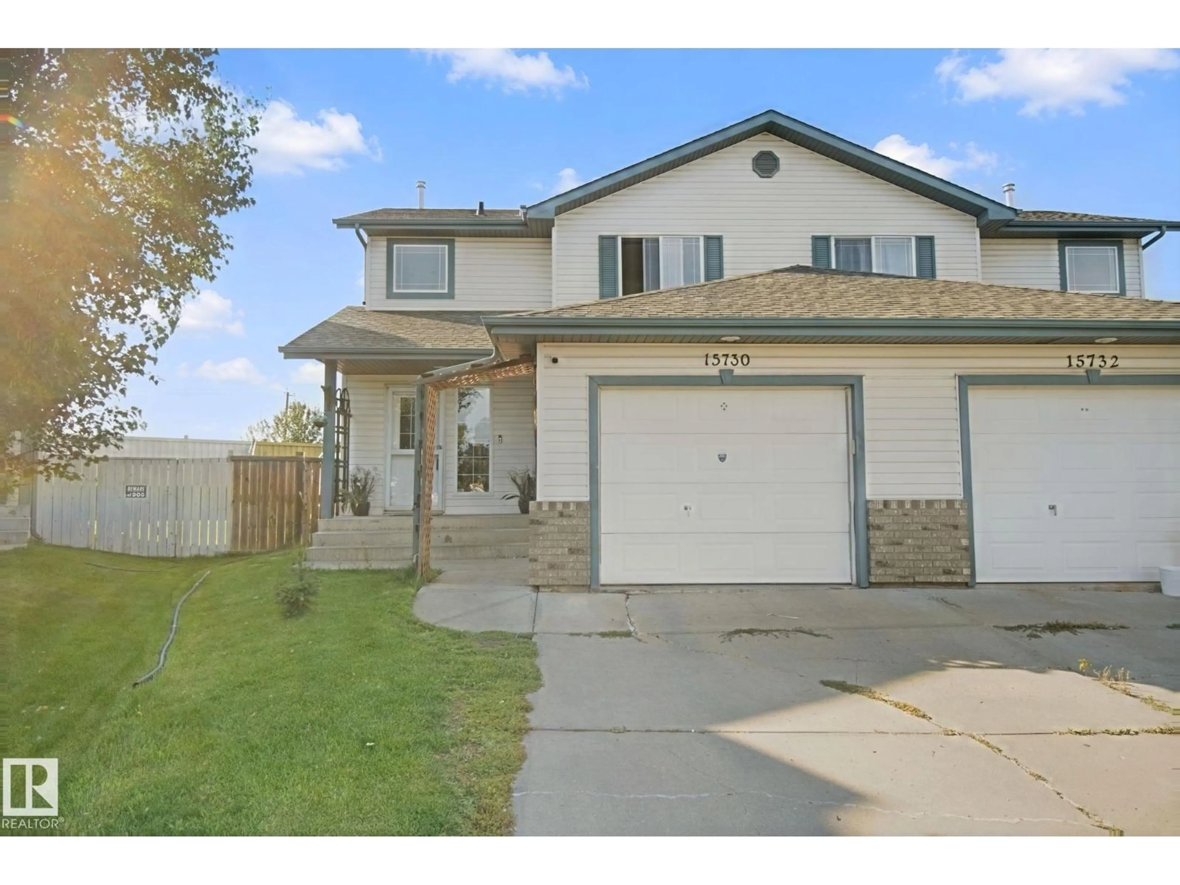 Home with vinyl exterior material, street for NW - 15730 141 ST, Edmonton Alberta T6V1T4