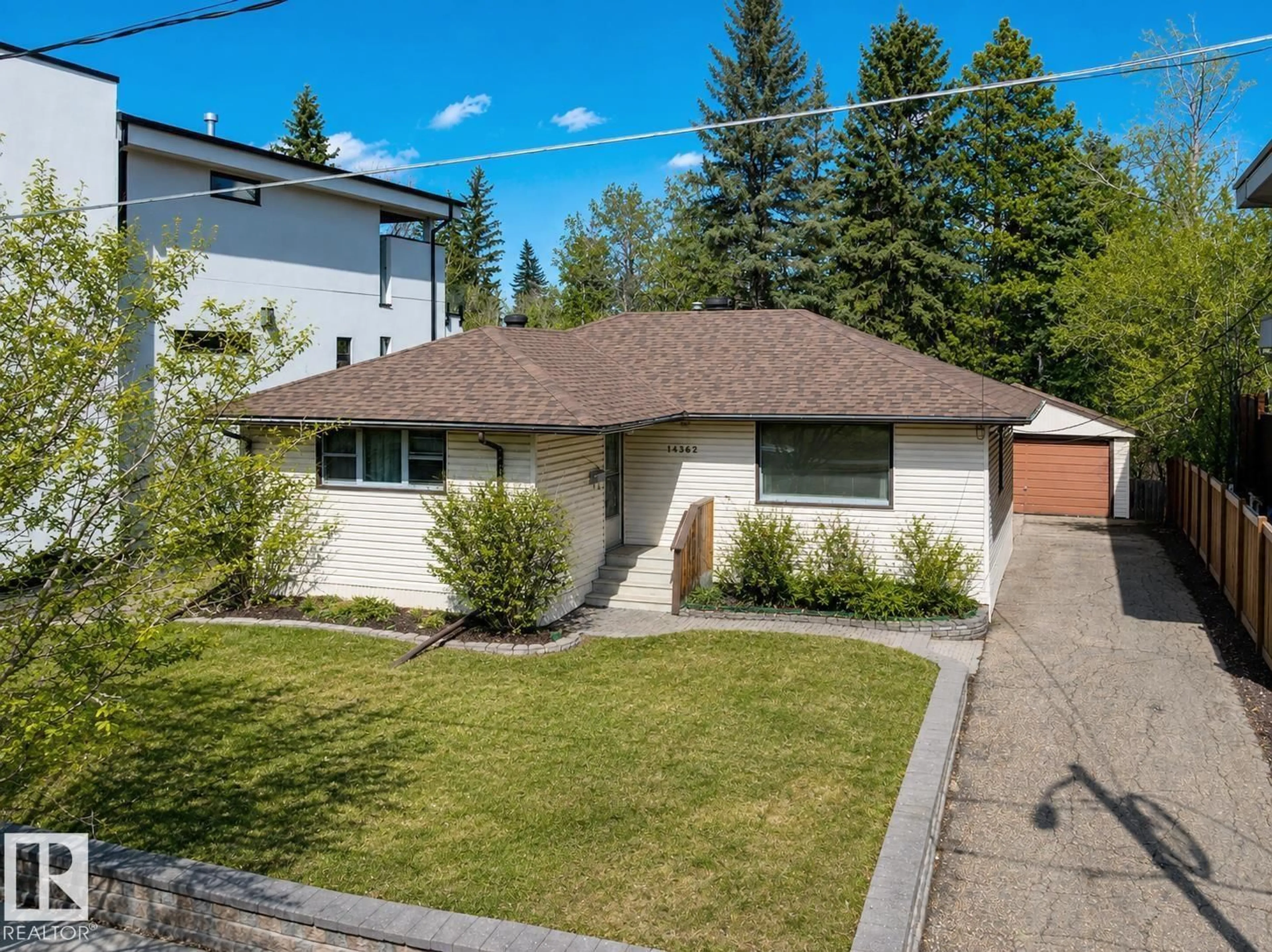 A pic from outside/outdoor area/front of a property/back of a property/a pic from drone, street for 14362 PARK DR, Edmonton Alberta T5R5V2