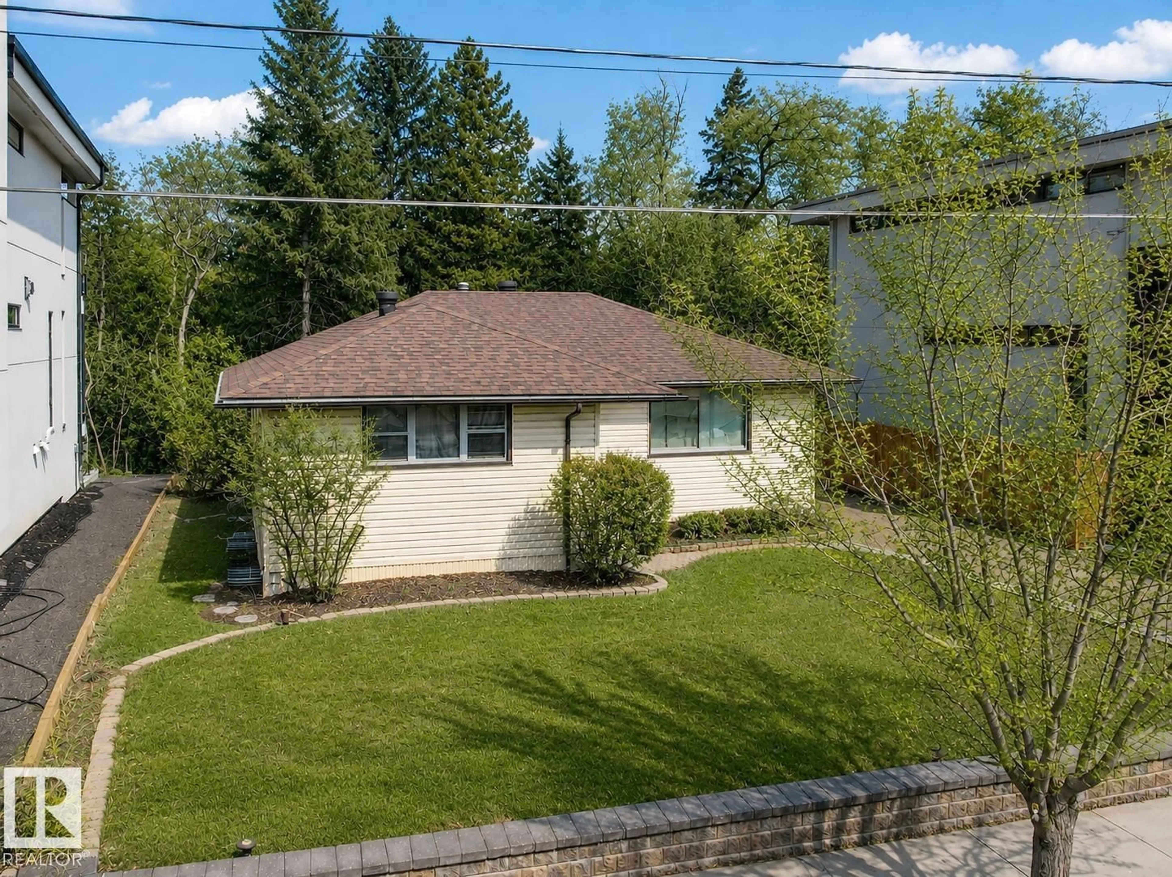 A pic from outside/outdoor area/front of a property/back of a property/a pic from drone, street for 14362 PARK DR, Edmonton Alberta T5R5V2