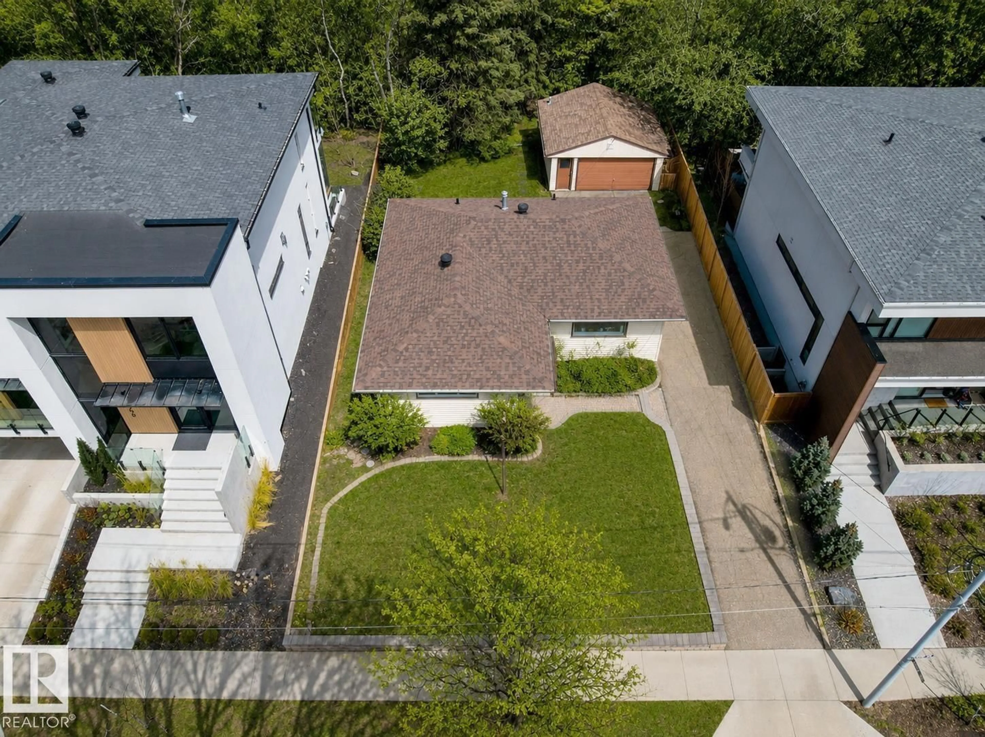 A pic from outside/outdoor area/front of a property/back of a property/a pic from drone, street for 14362 PARK DR, Edmonton Alberta T5R5V2