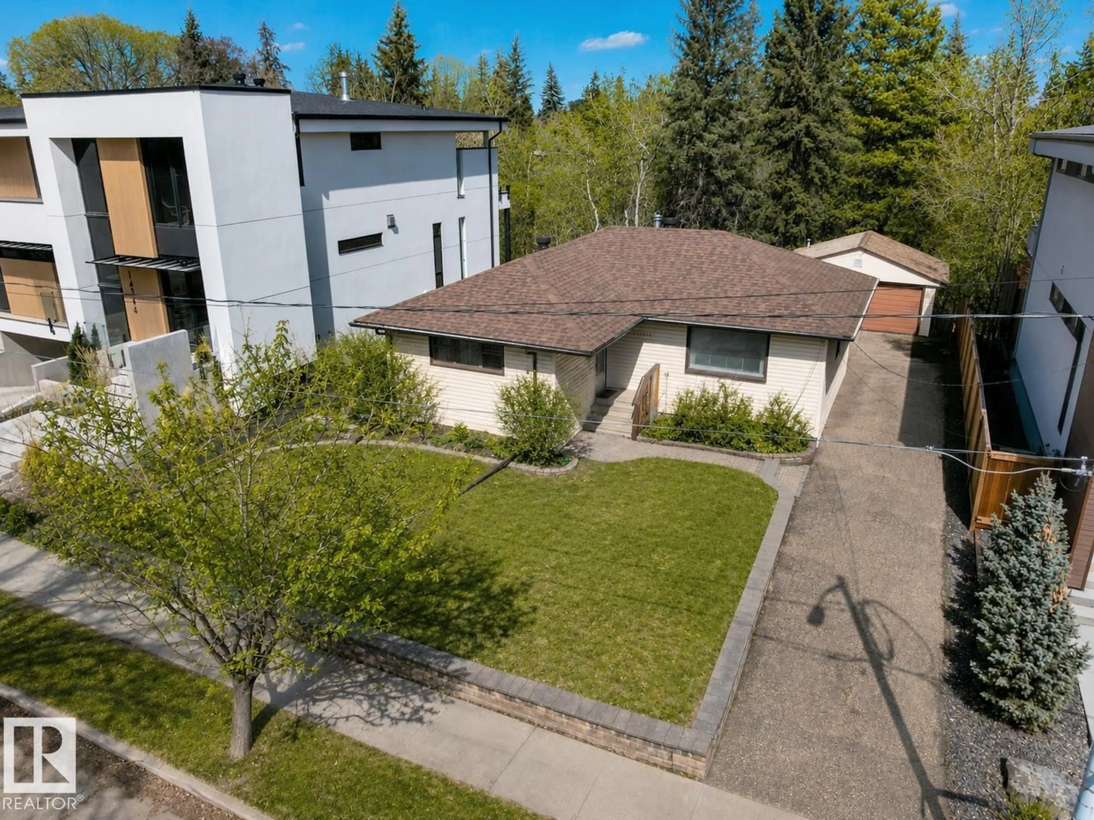 A pic from outside/outdoor area/front of a property/back of a property/a pic from drone, street for 14362 PARK DR, Edmonton Alberta T5R5V2