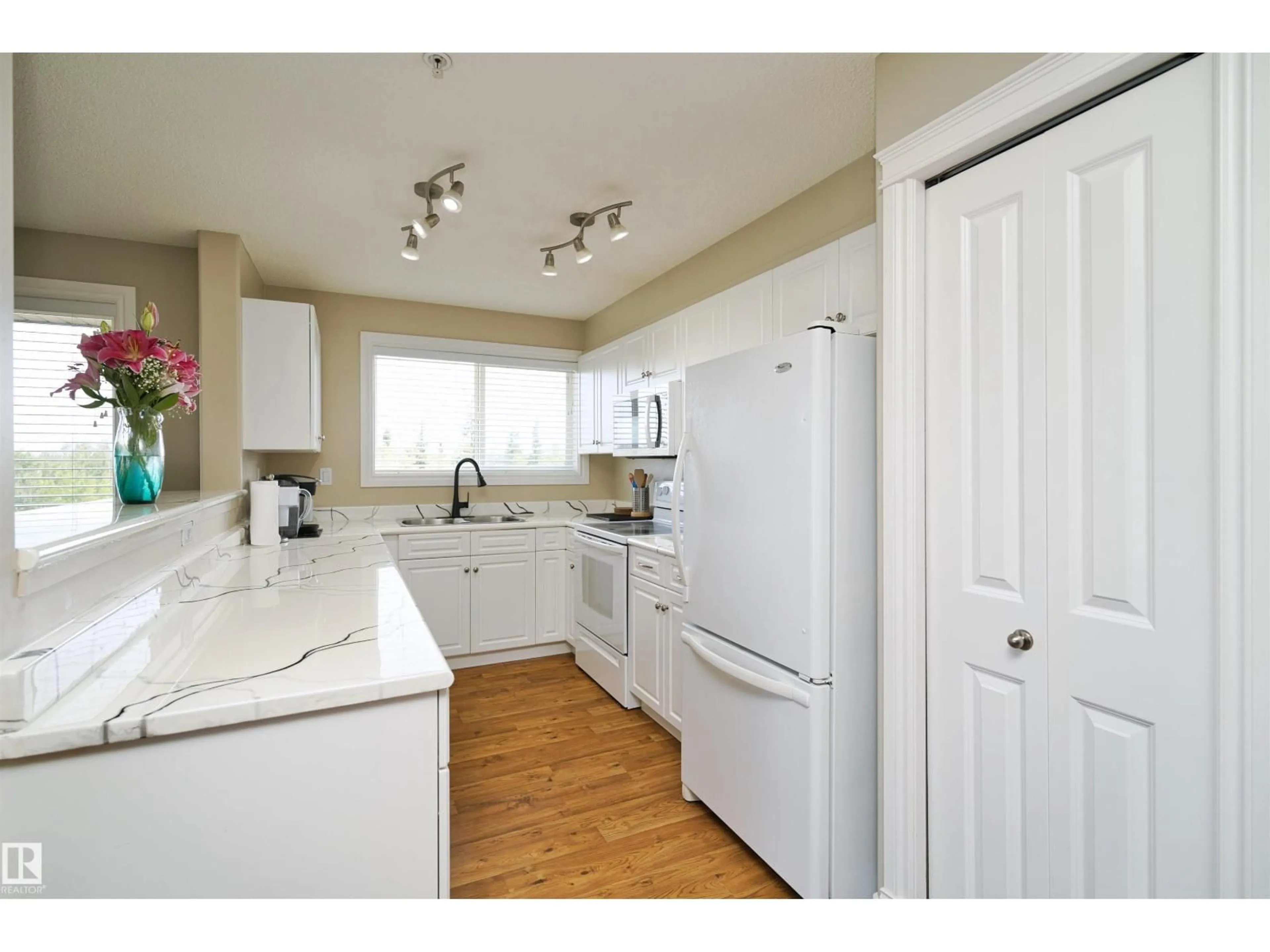 Standard kitchen, unknown for 311B SPRUCE RIDGE DR, Spruce Grove Alberta T7X4P4