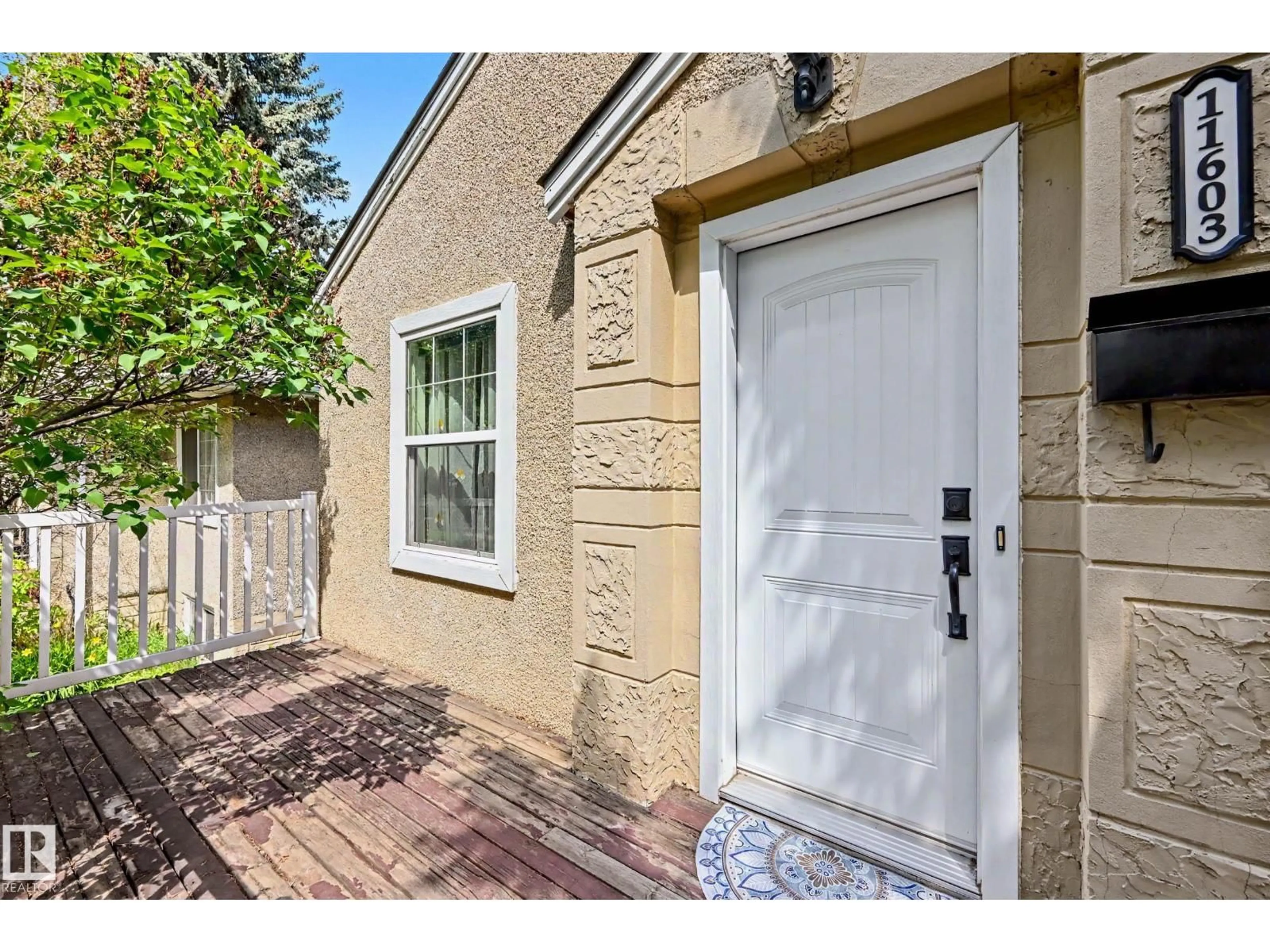 Indoor entryway for 11603 71 ST, Edmonton Alberta T5B1W3