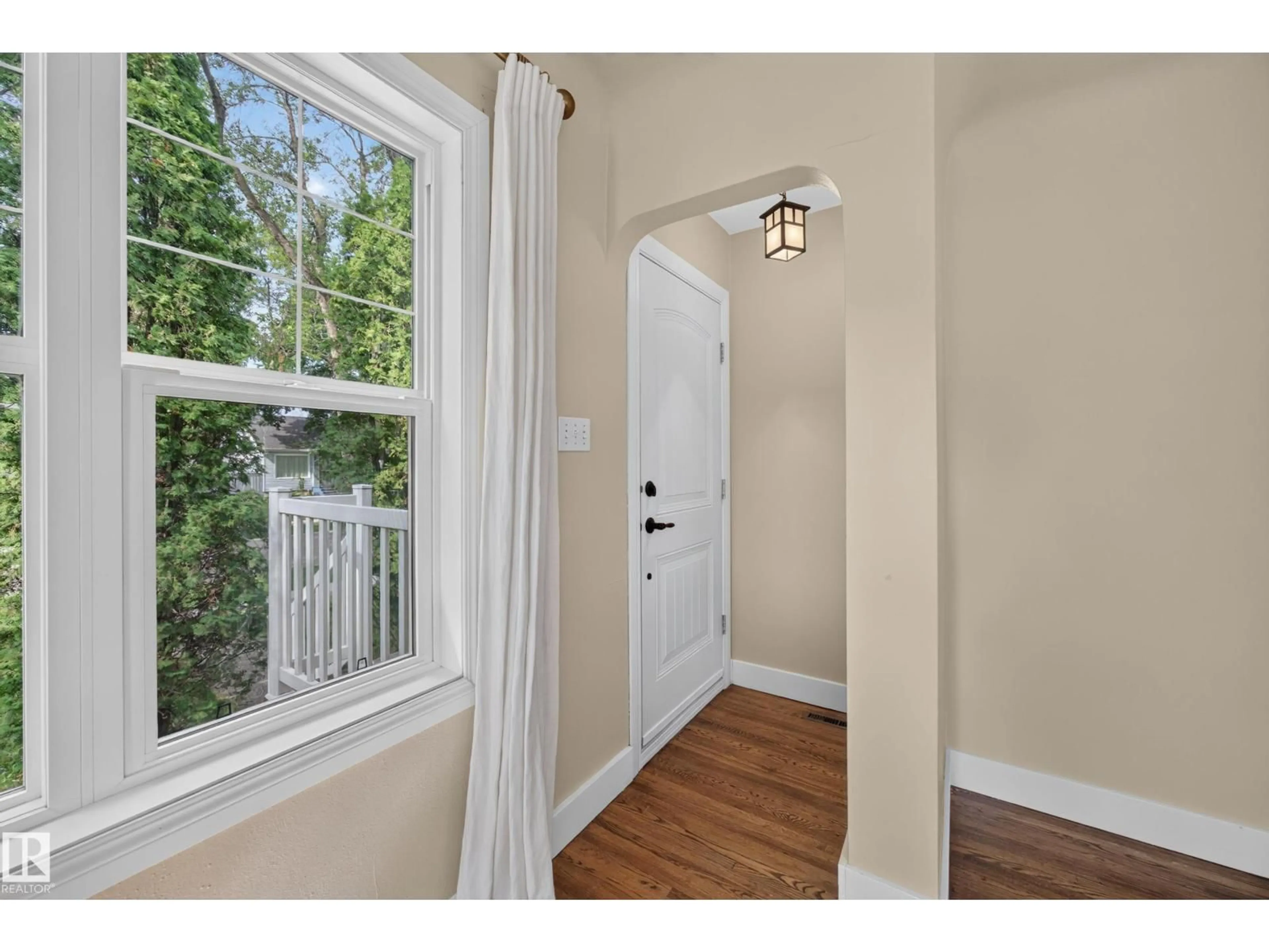 Indoor entryway for 11603 71 ST, Edmonton Alberta T5B1W3