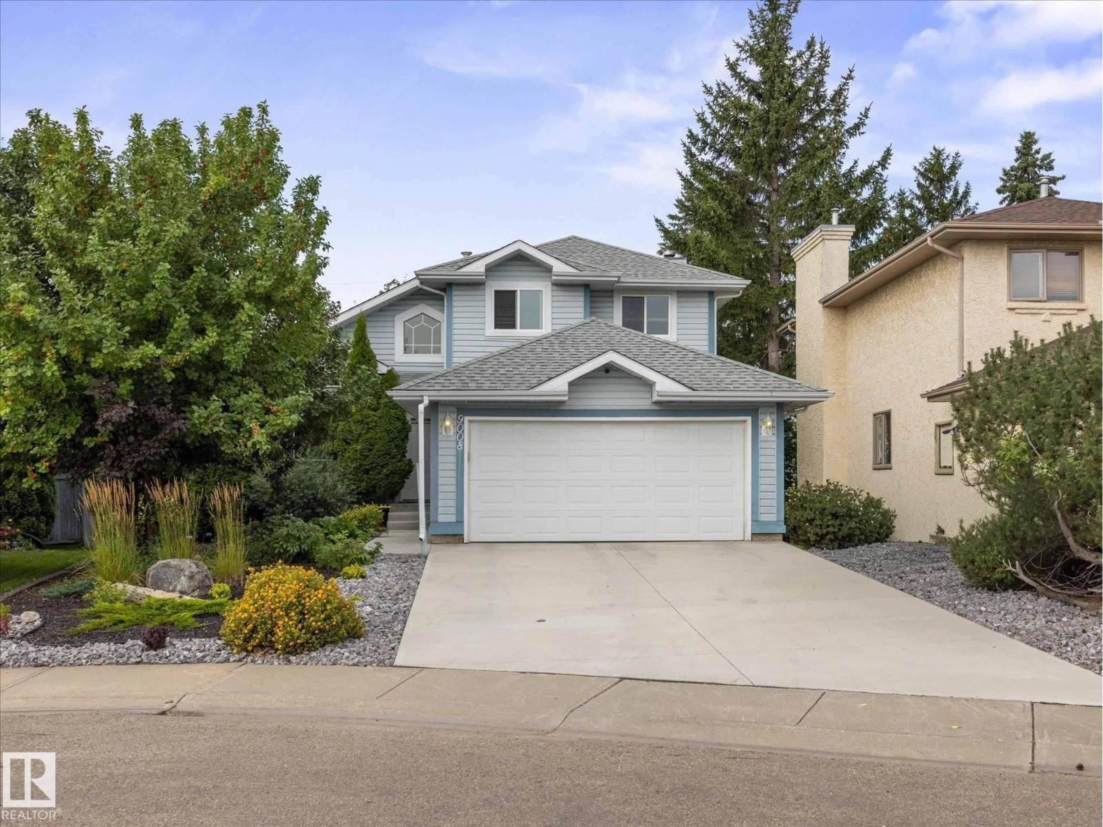 Home with vinyl exterior material, street for NW - 9008 190 ST, Edmonton Alberta T5T5W1