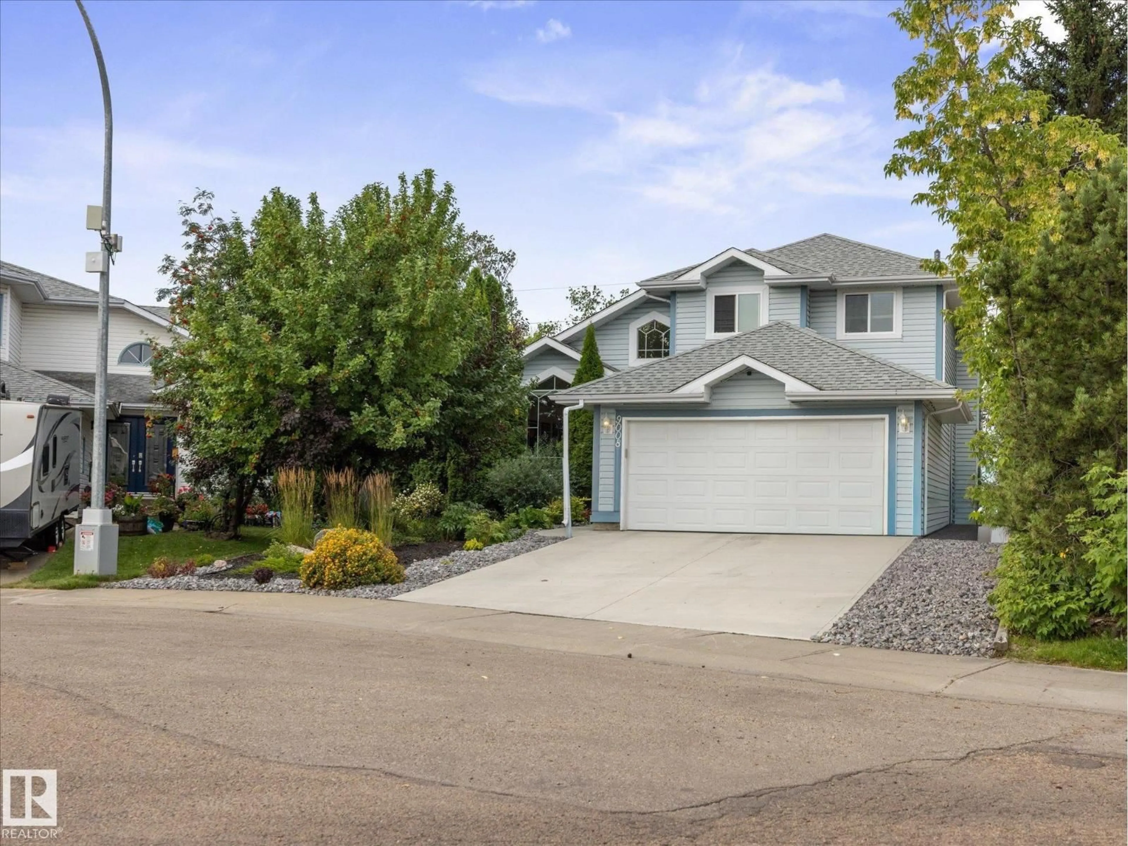 Home with vinyl exterior material, street for NW - 9008 190 ST, Edmonton Alberta T5T5W1