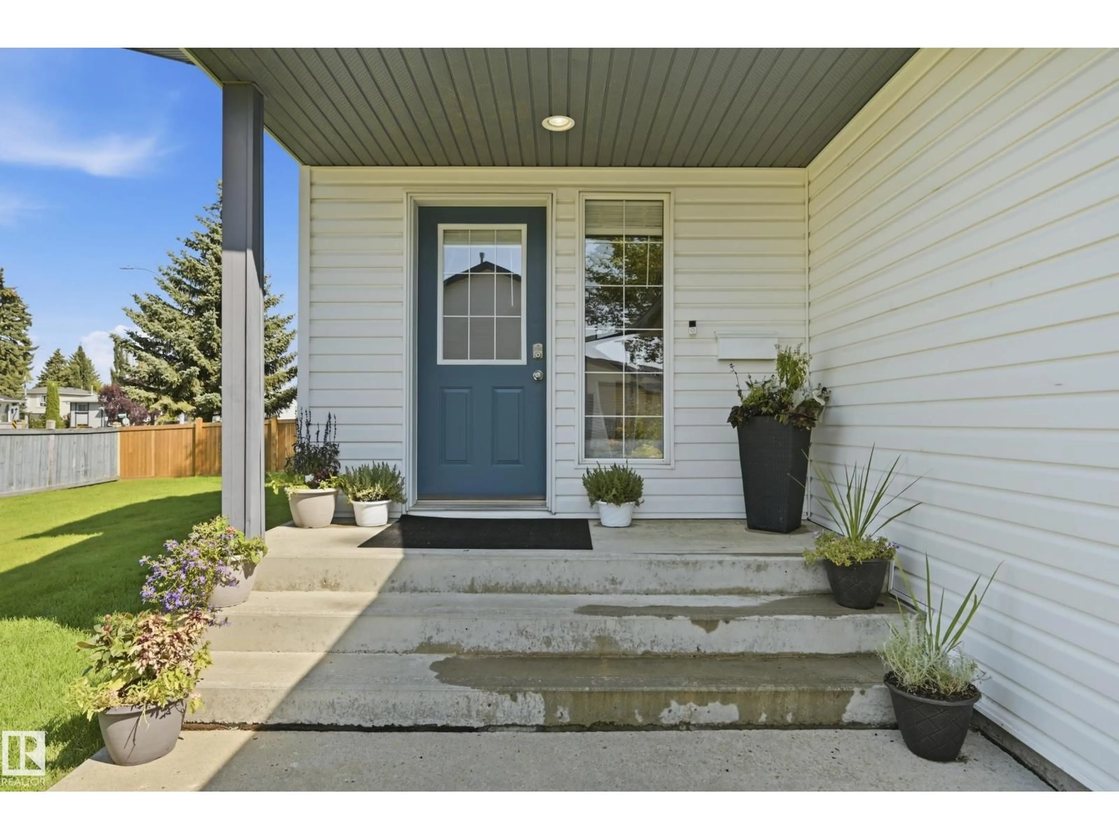 Indoor entryway for 1 GROVE MEADOW DR, Spruce Grove Alberta T7X4L9