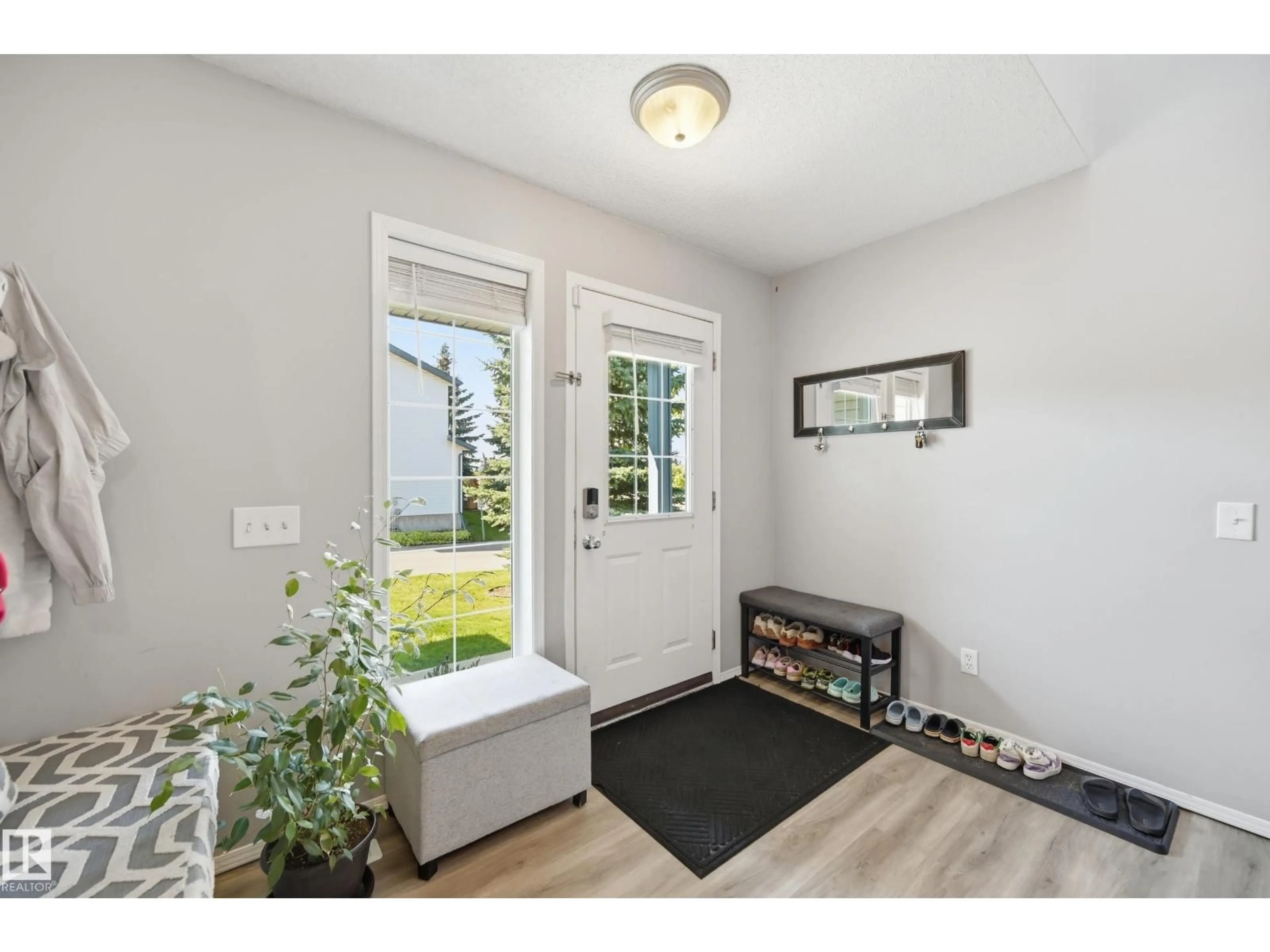 Indoor entryway for 1 GROVE MEADOW DR, Spruce Grove Alberta T7X4L9