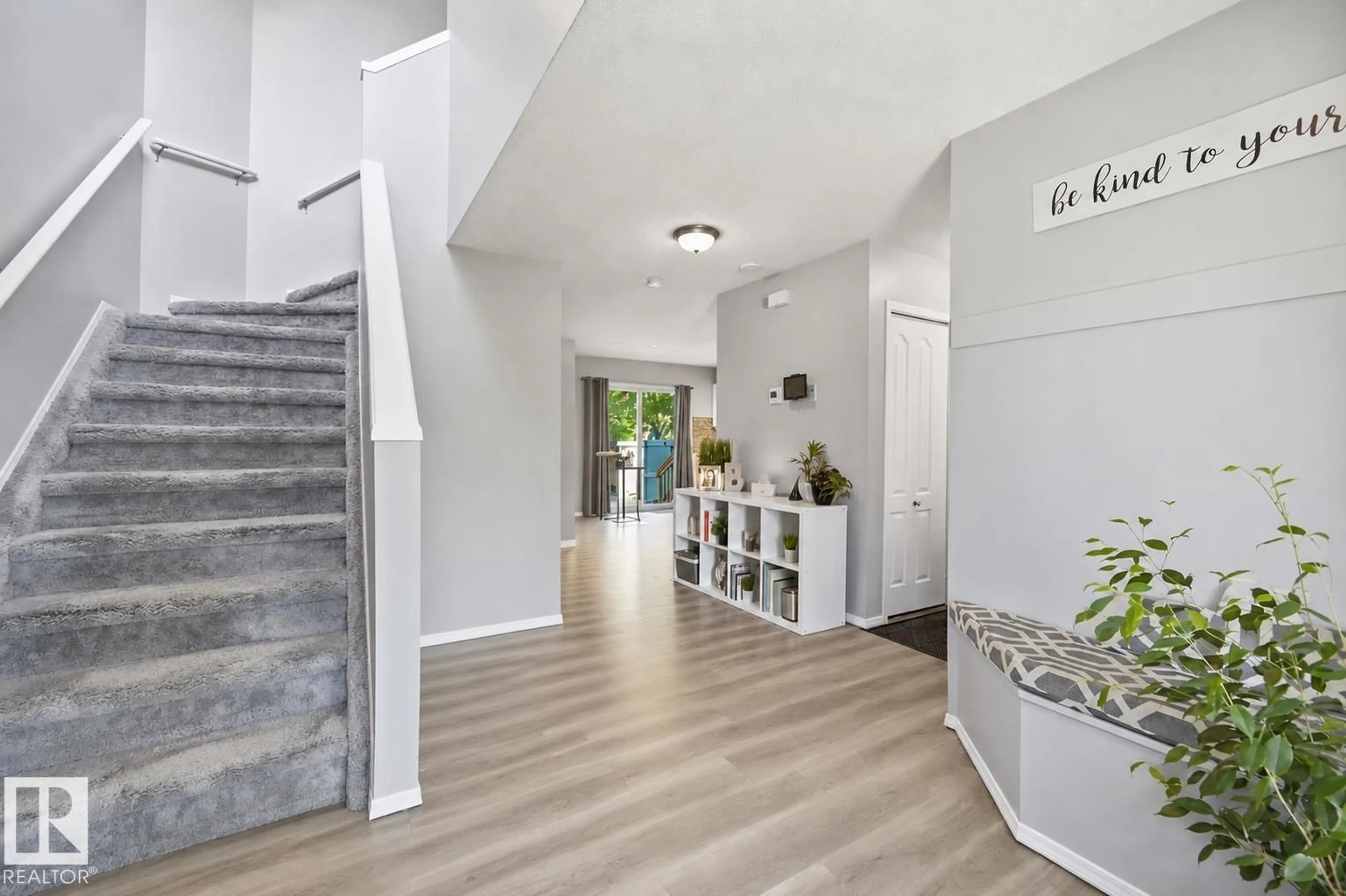 Indoor entryway for 1 GROVE MEADOW DR, Spruce Grove Alberta T7X4L9
