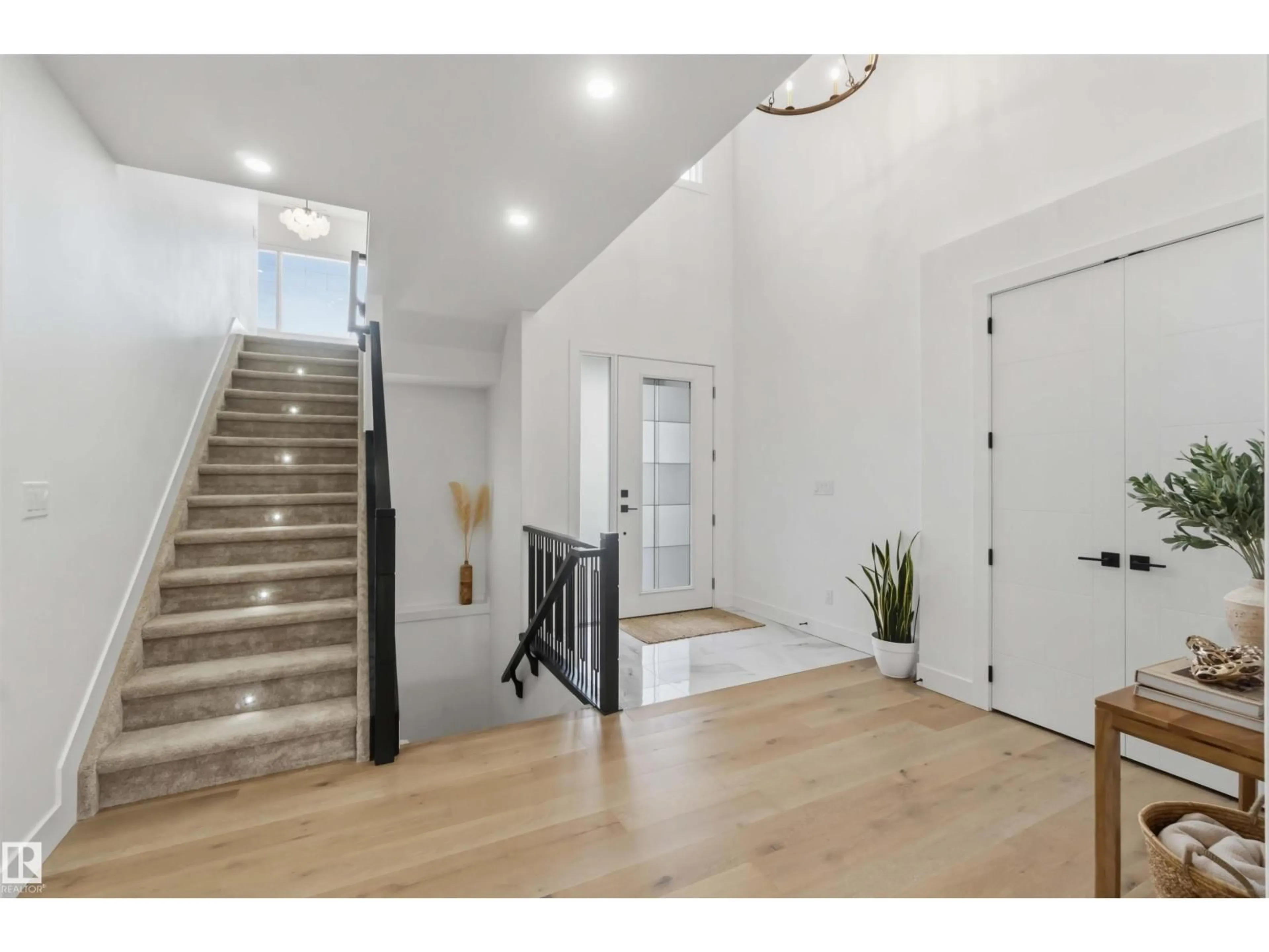 Indoor entryway for NW - 1527 ESAIW PL, Edmonton Alberta T6M0E5