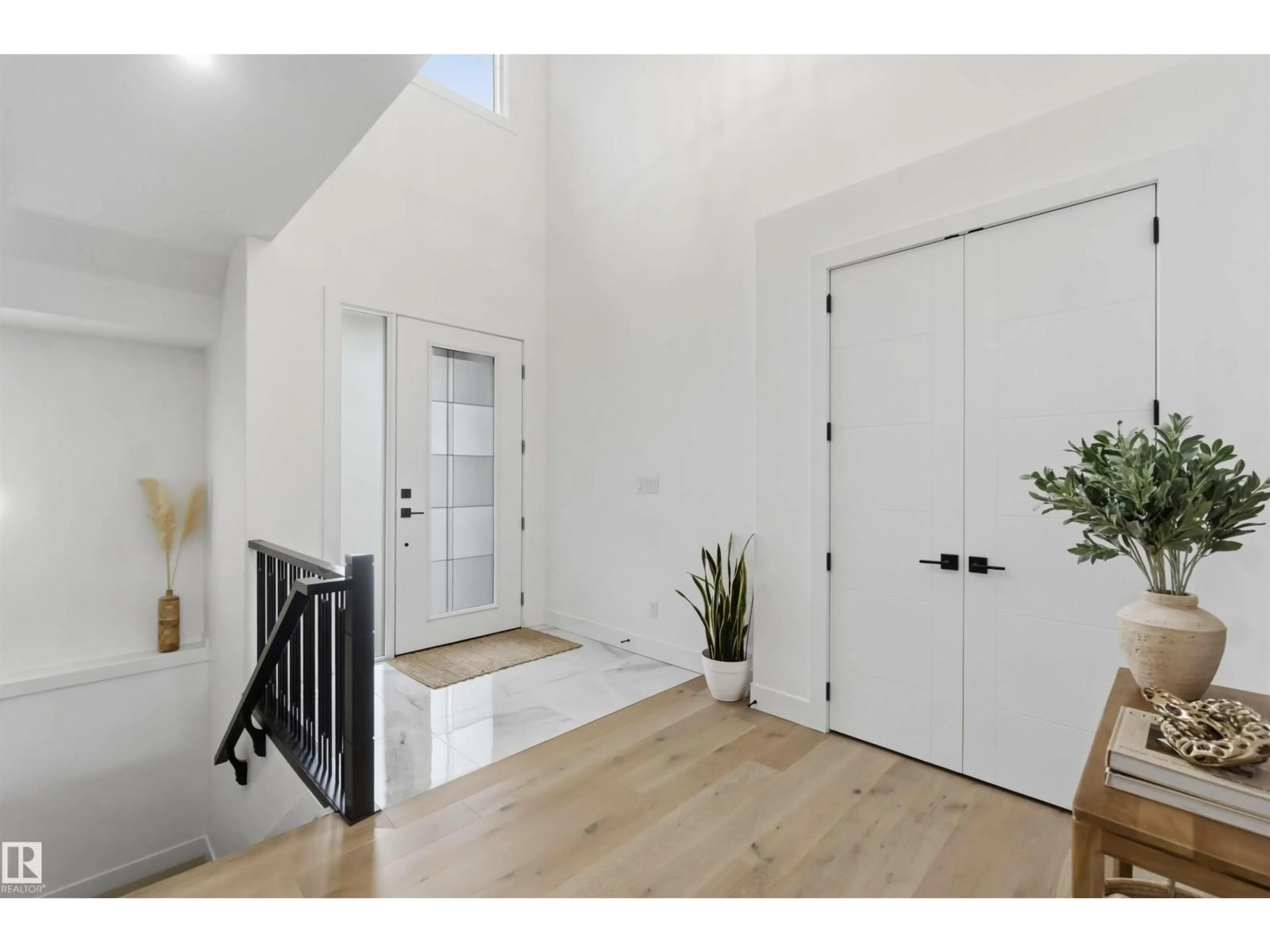 Indoor entryway for NW - 1527 ESAIW PL, Edmonton Alberta T6M0E5