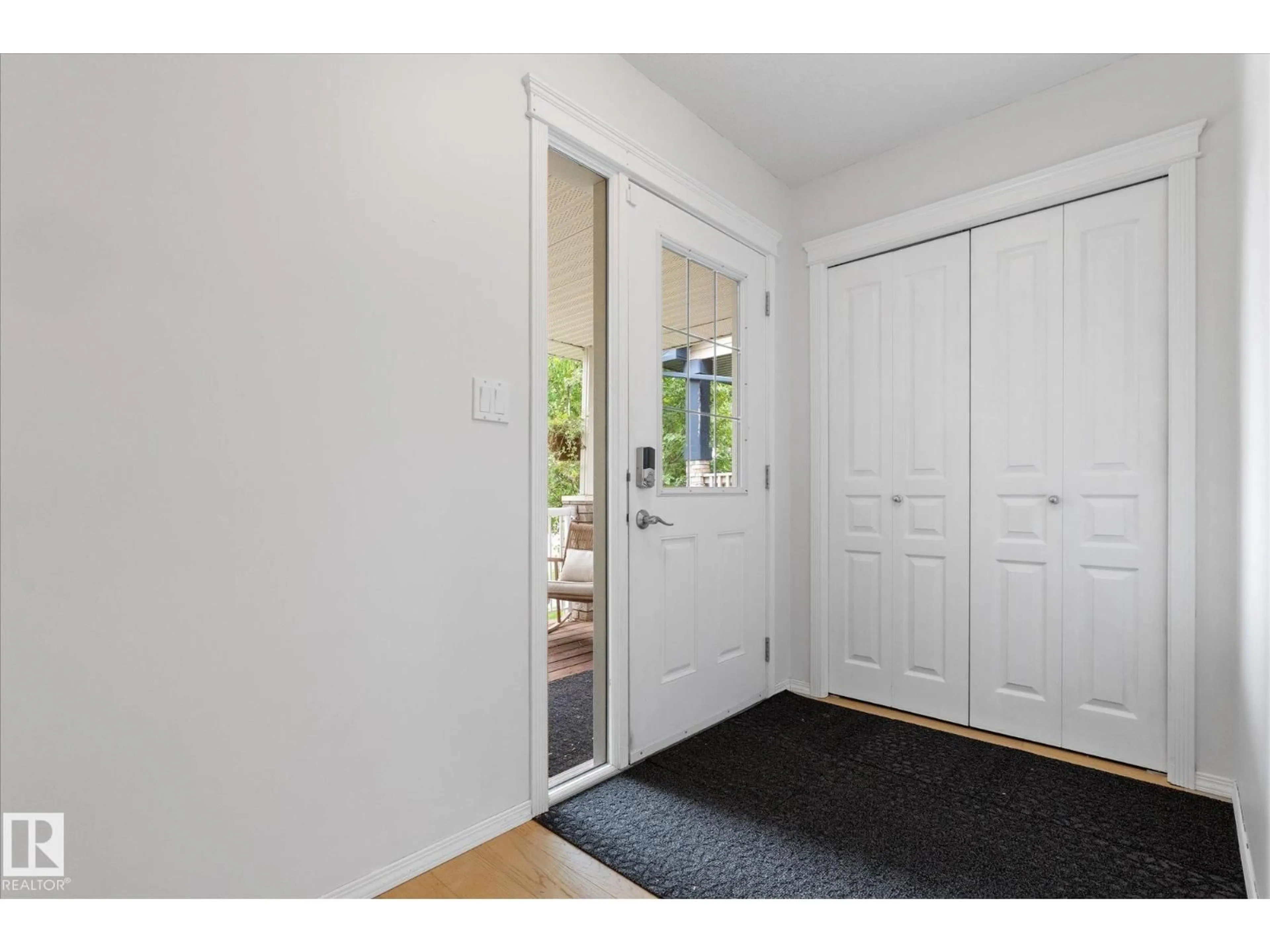 Indoor entryway for 41 SPRUCE VILLAGE DR, Spruce Grove Alberta T7X0H1