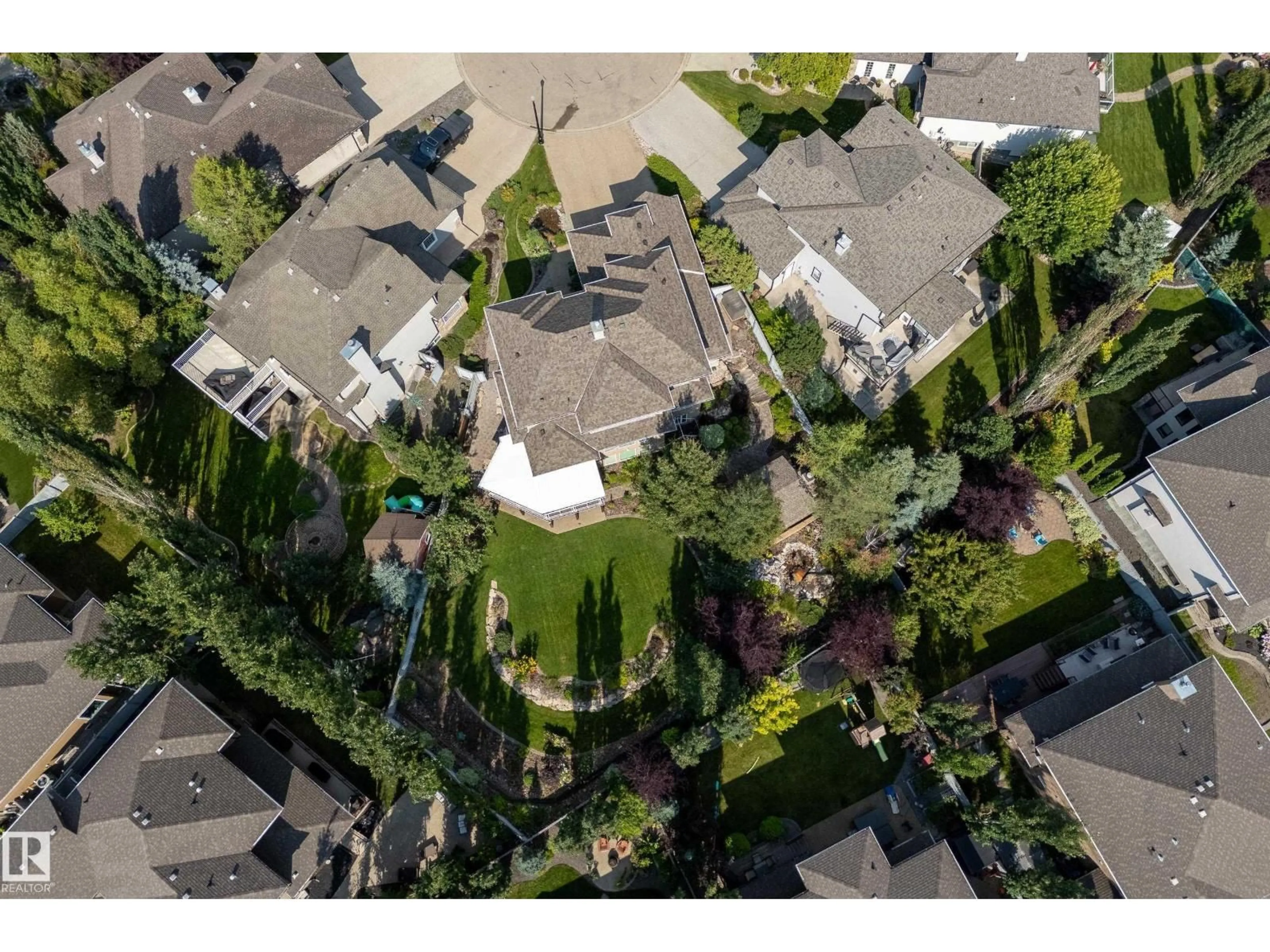 A pic from outside/outdoor area/front of a property/back of a property/a pic from drone, street for 8 LAURALCREST PL, St. Albert Alberta T8N7H4