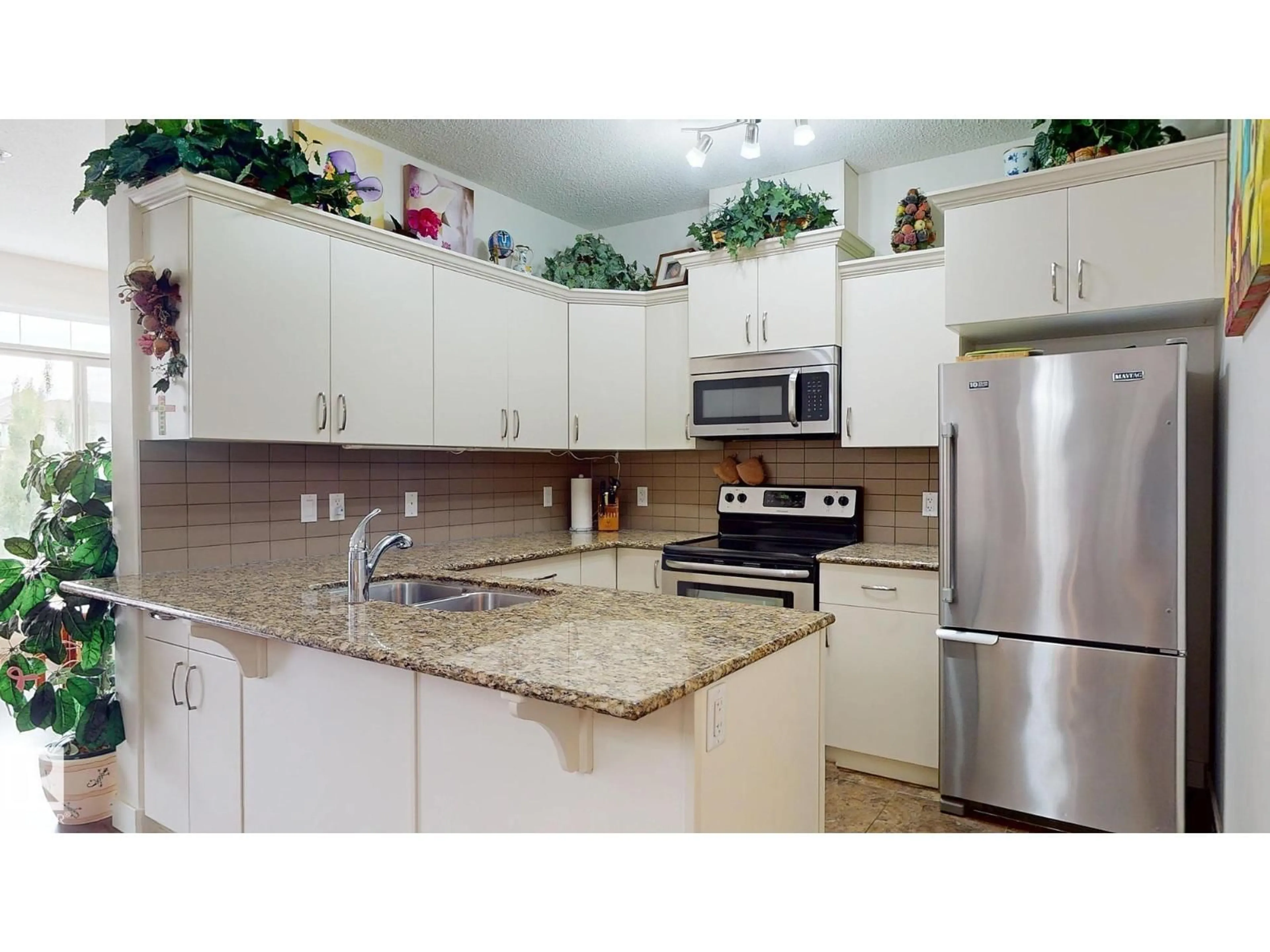 Standard kitchen, ceramic/tile floor for 511 - 313 QUEEN ST, Spruce Grove Alberta T7X0G4