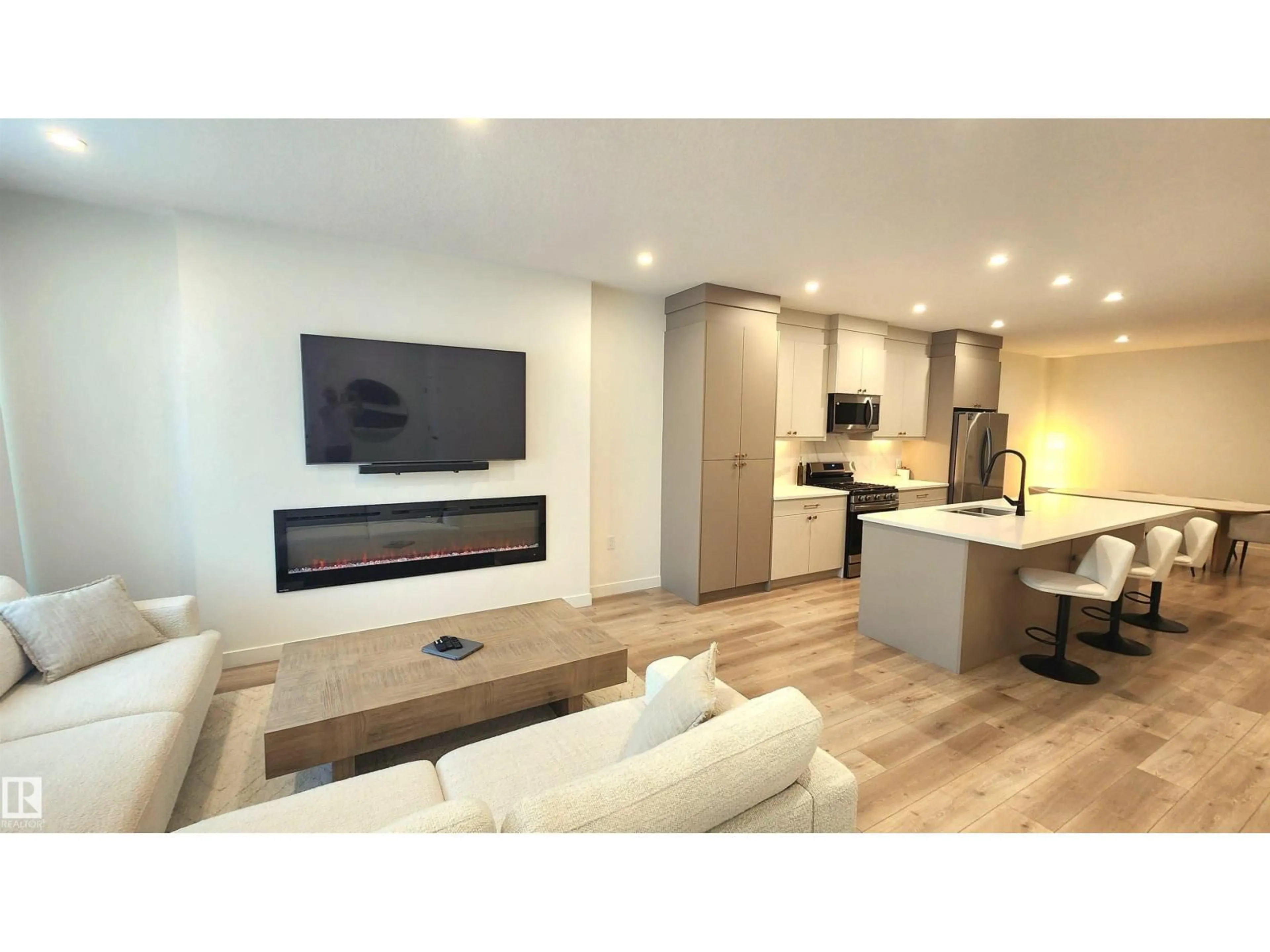 Unknown for 220 28 ST, Edmonton Alberta T6X3E4