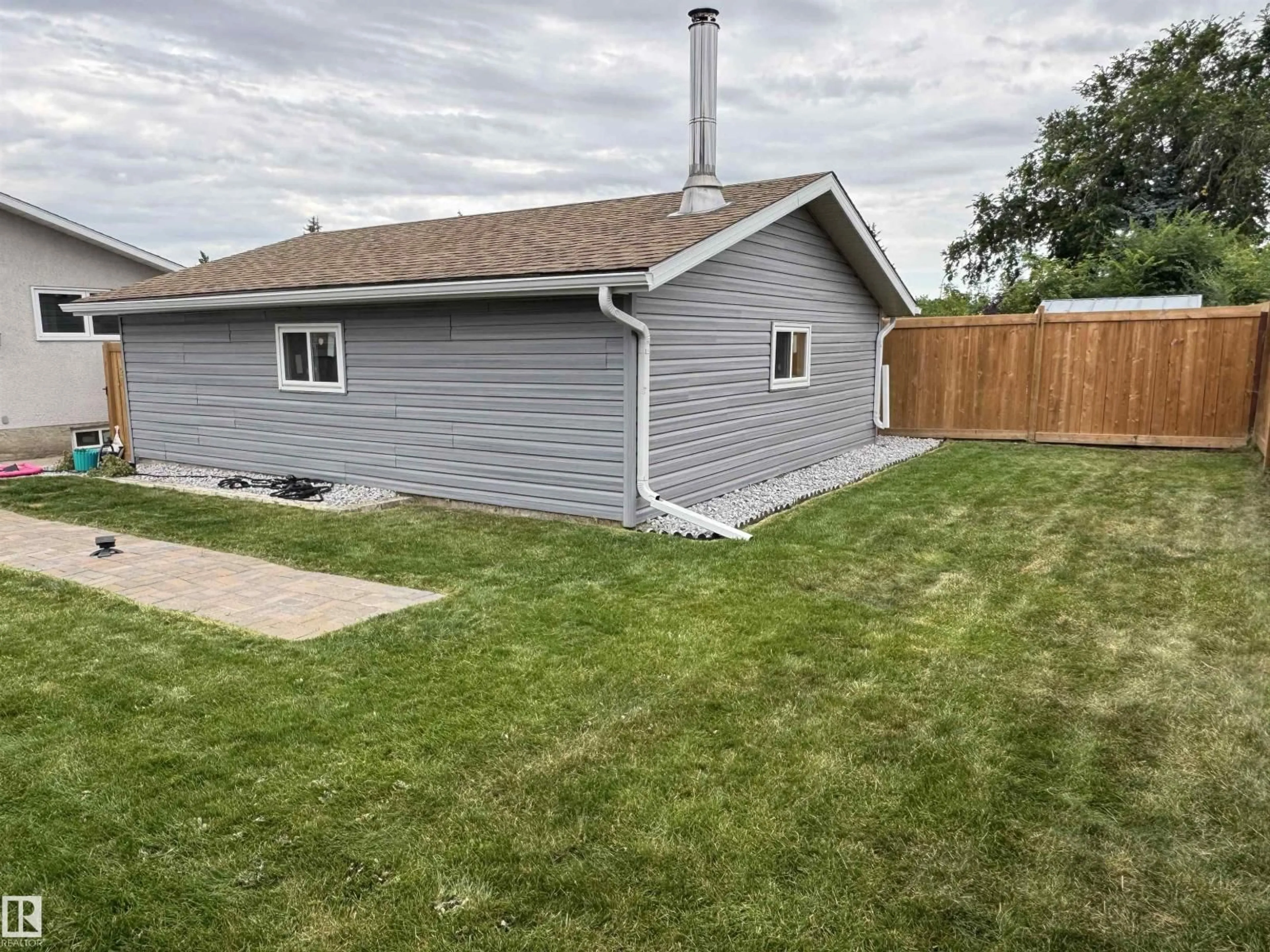 Home with vinyl exterior material, street for 9413 80 ST, Fort Saskatchewan Alberta T8L3R5
