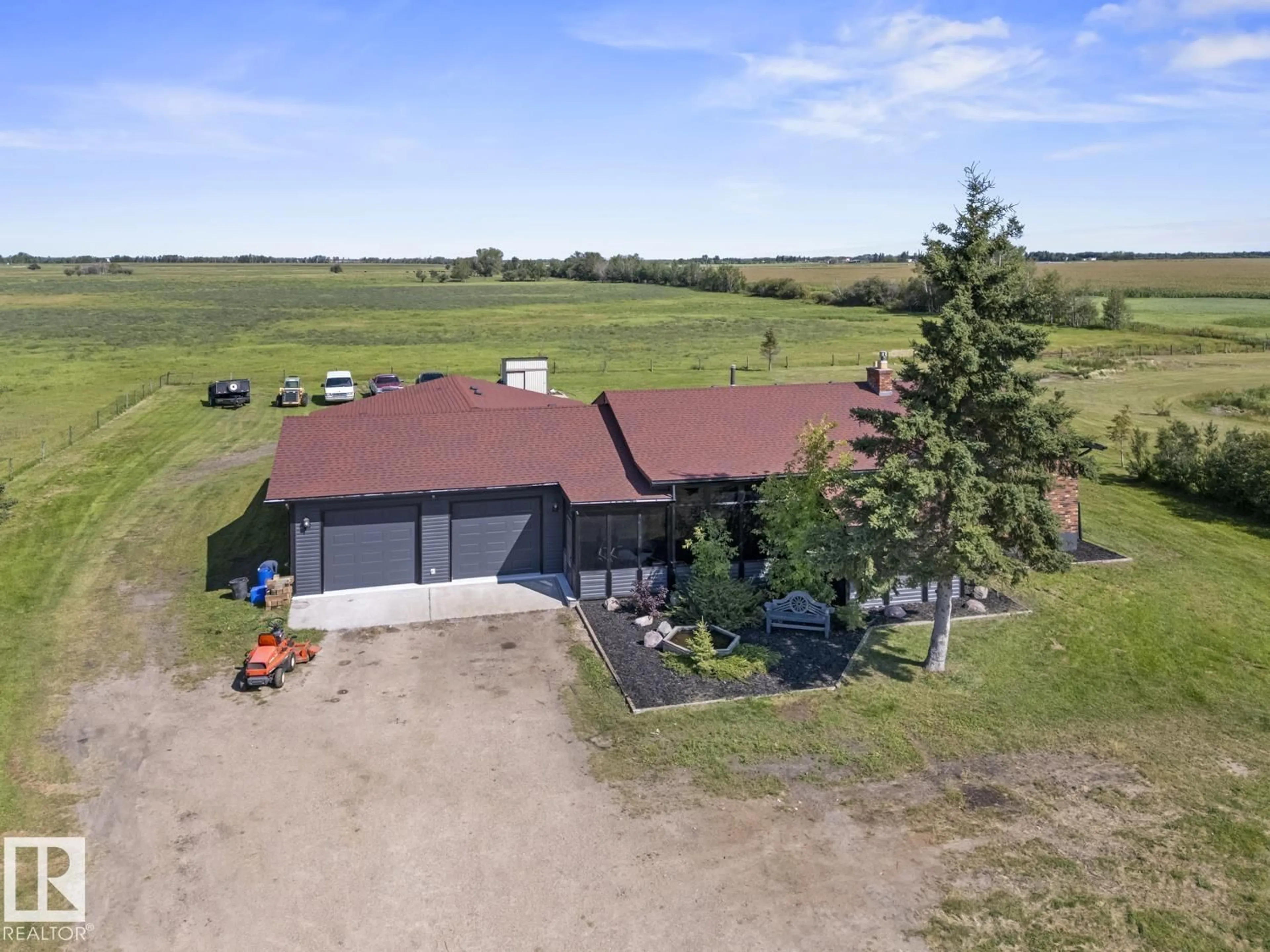 A pic from outside/outdoor area/front of a property/back of a property/a pic from drone, building for 45018 HWY 659, Rural Bonnyville M.D. Alberta T9N2H6