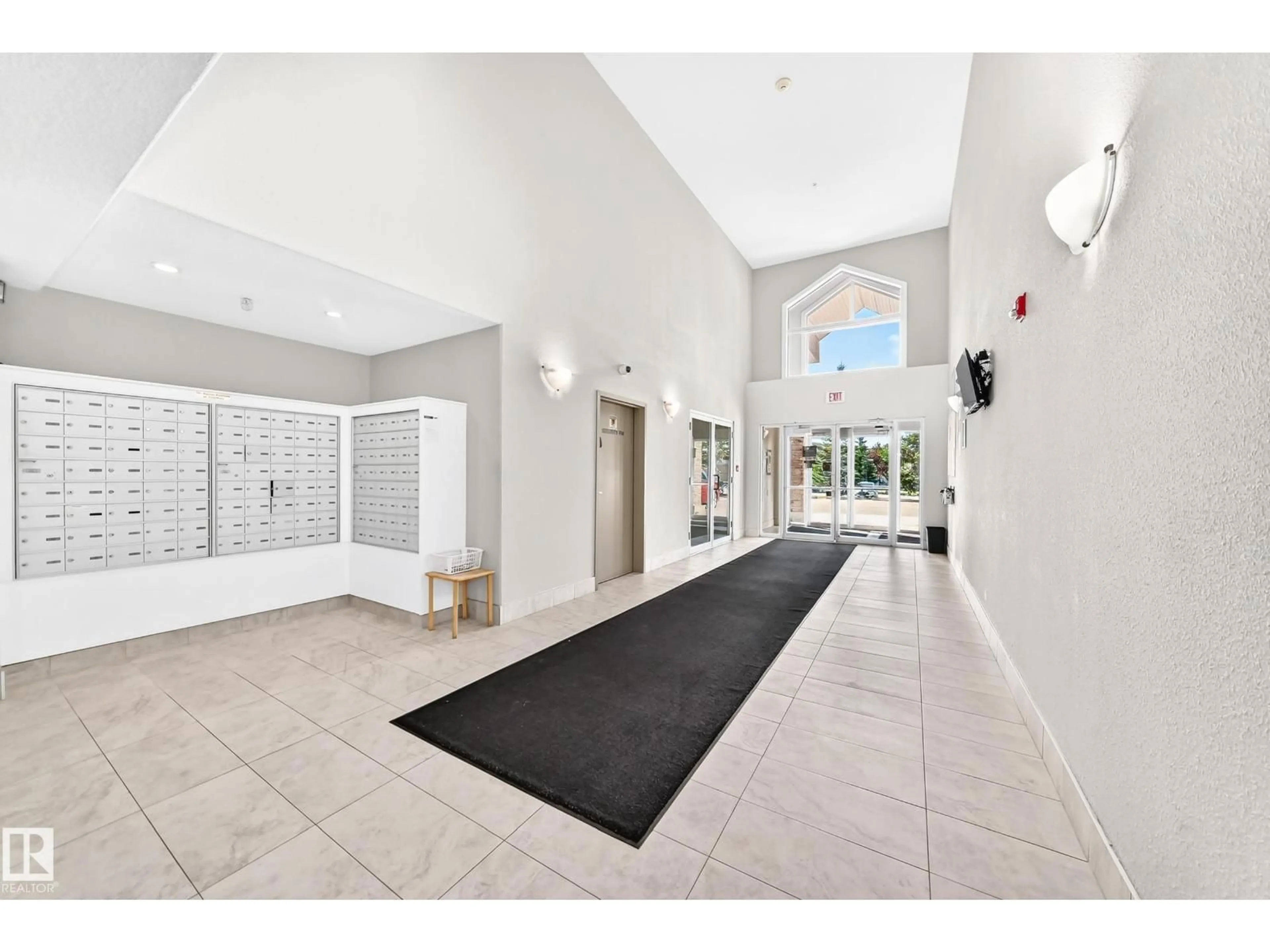 Indoor foyer for 240 - 124 SPRUCE RIDGE RD, Spruce Grove Alberta T7Z2J7