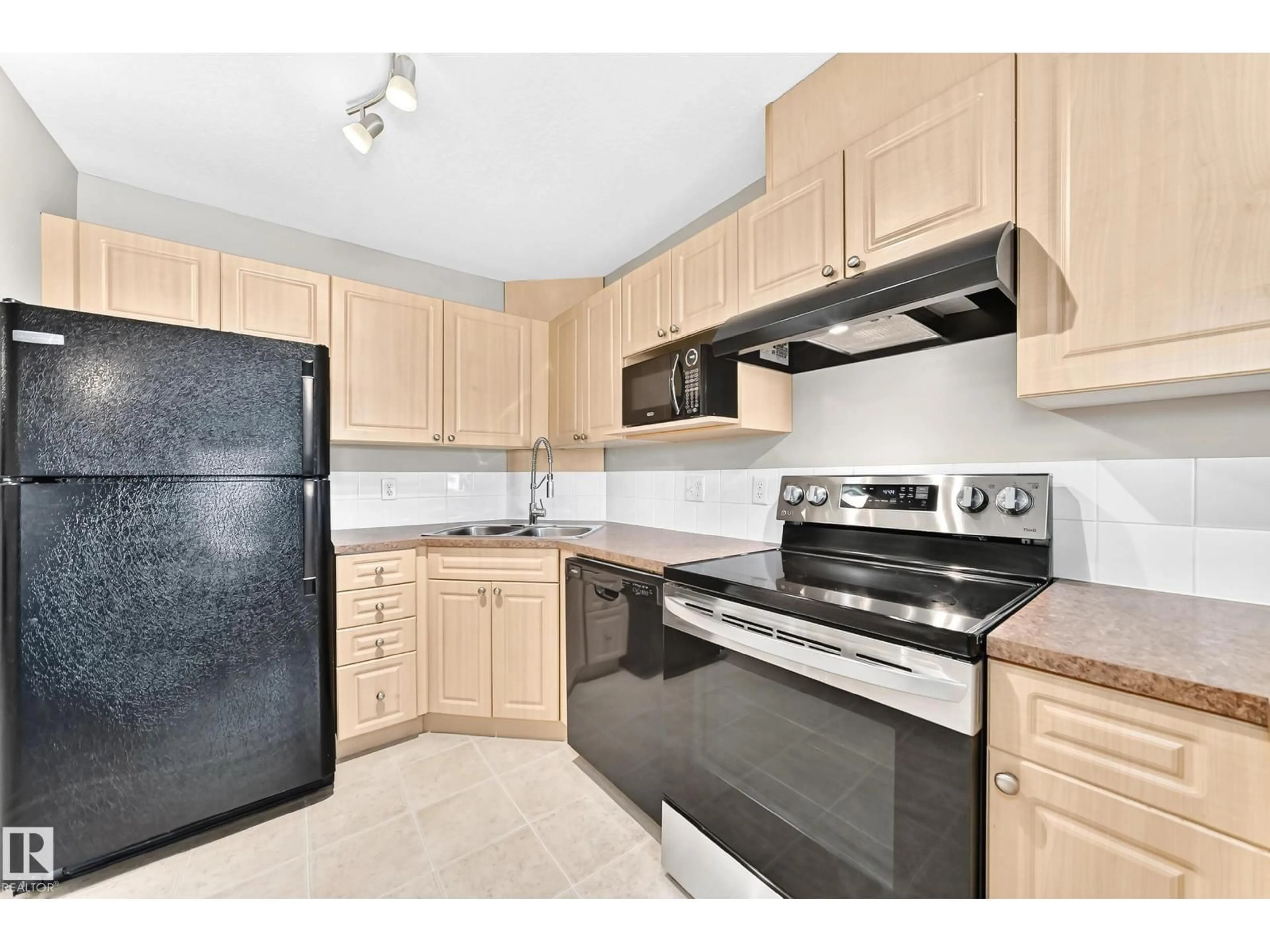 Standard kitchen, unknown for 240 - 124 SPRUCE RIDGE RD, Spruce Grove Alberta T7Z2J7