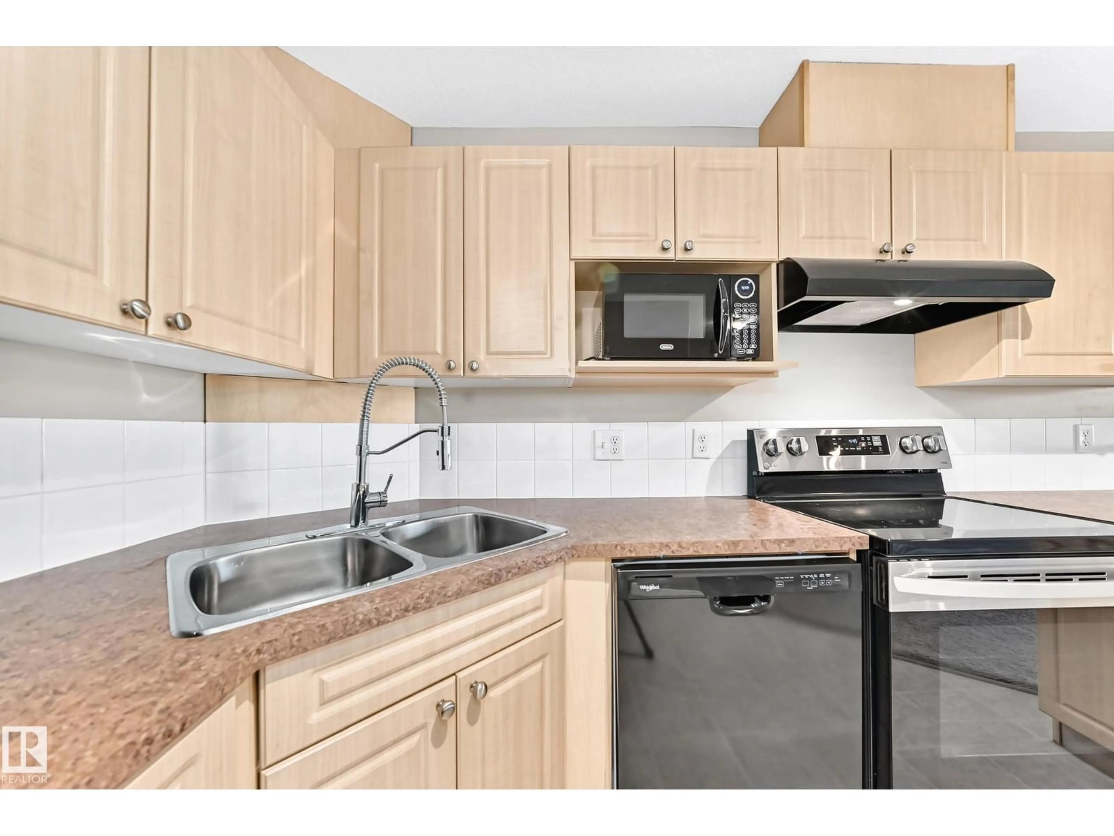 Standard kitchen, unknown for 240 - 124 SPRUCE RIDGE RD, Spruce Grove Alberta T7Z2J7