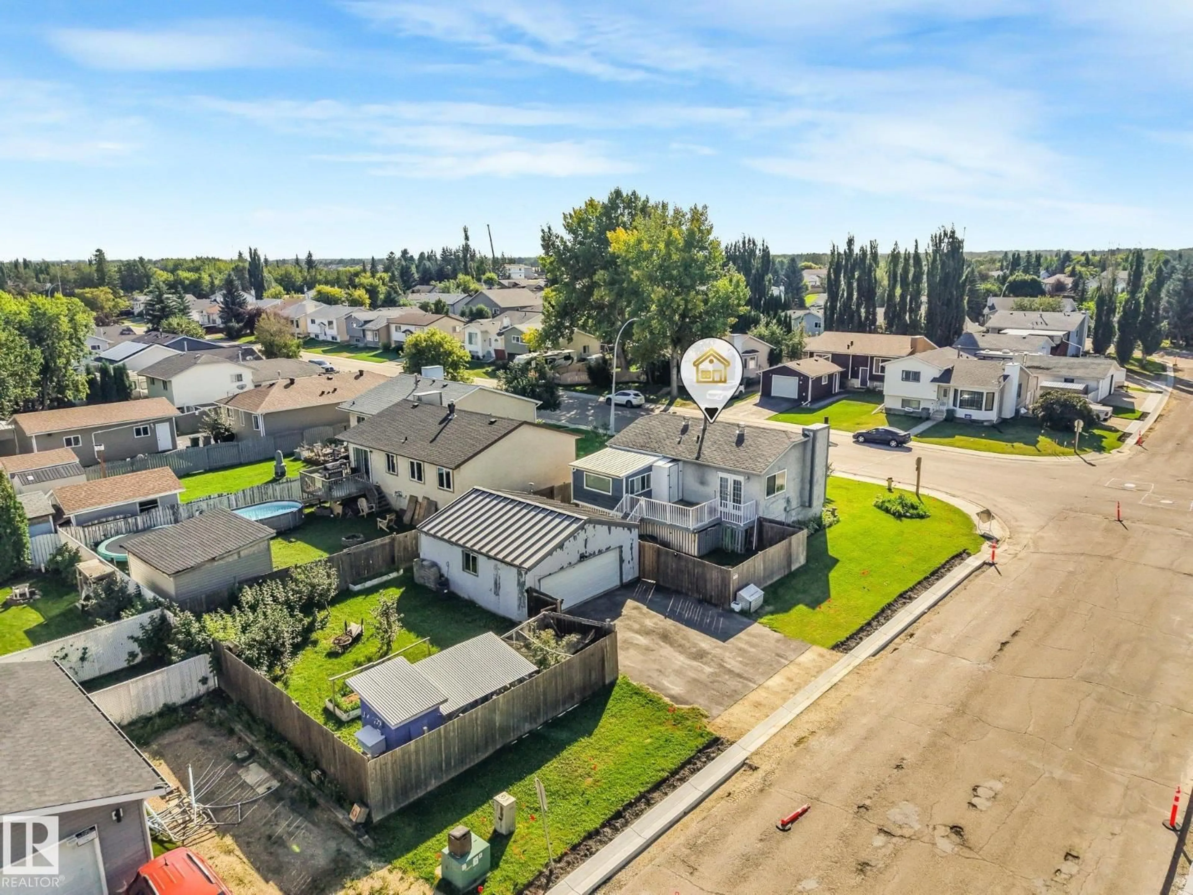 A pic from outside/outdoor area/front of a property/back of a property/a pic from drone, street for 5117 52 ST, Calmar Alberta T0C0V0