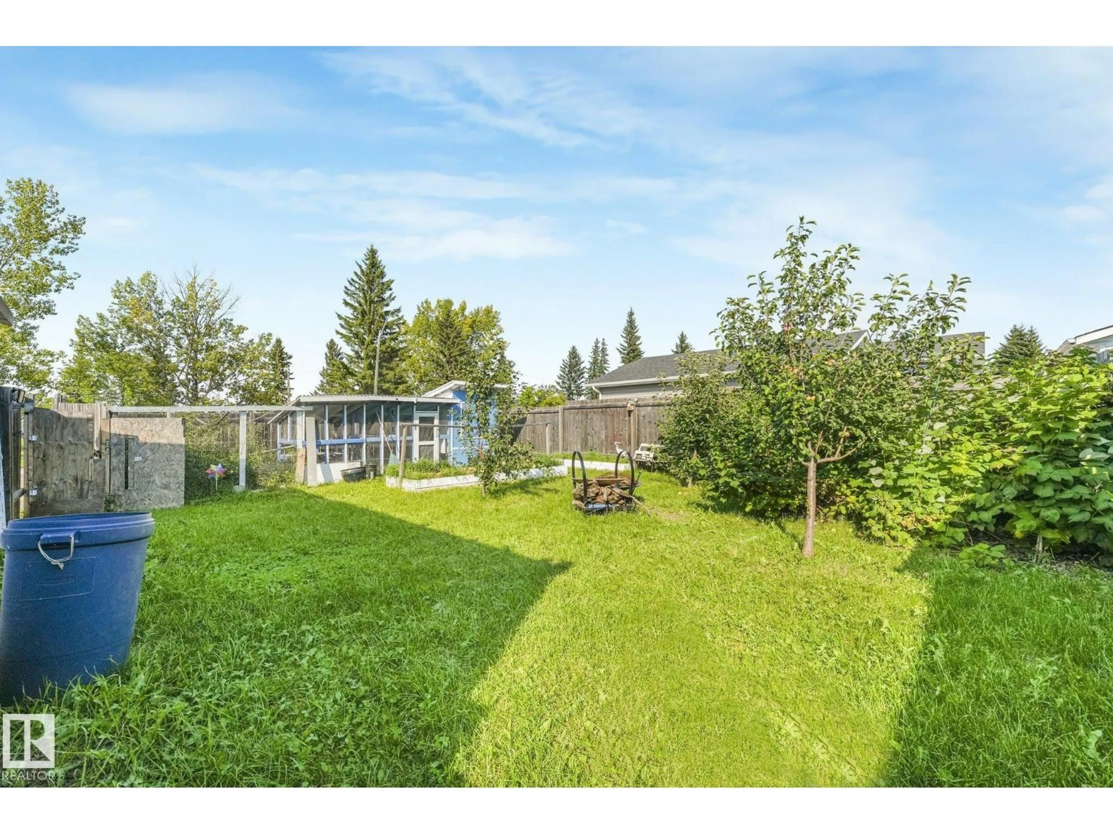 A pic from outside/outdoor area/front of a property/back of a property/a pic from drone, unknown for 5117 52 ST, Calmar Alberta T0C0V0