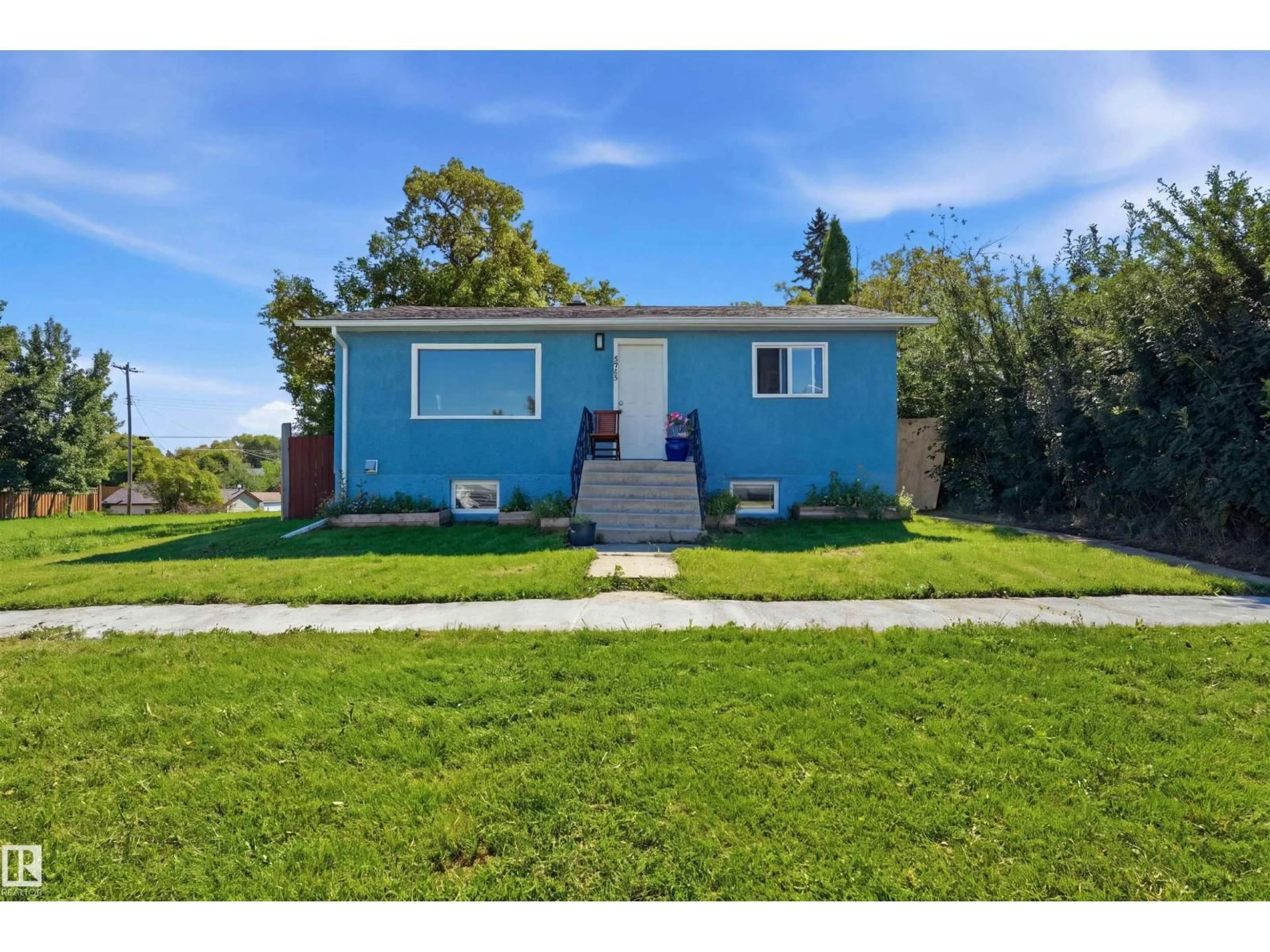 Home with vinyl exterior material, street for 4915 49 AV, Onoway Alberta T0E1V0