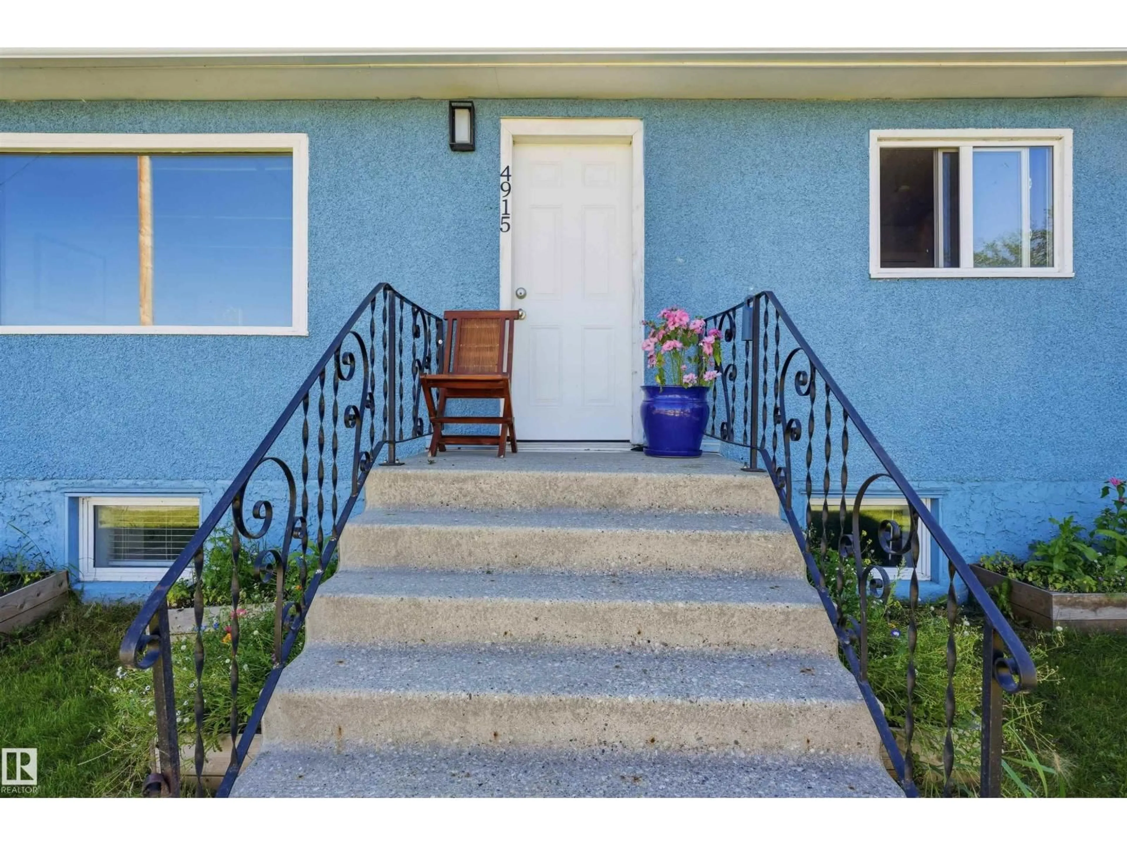Indoor entryway for 4915 49 AV, Onoway Alberta T0E1V0