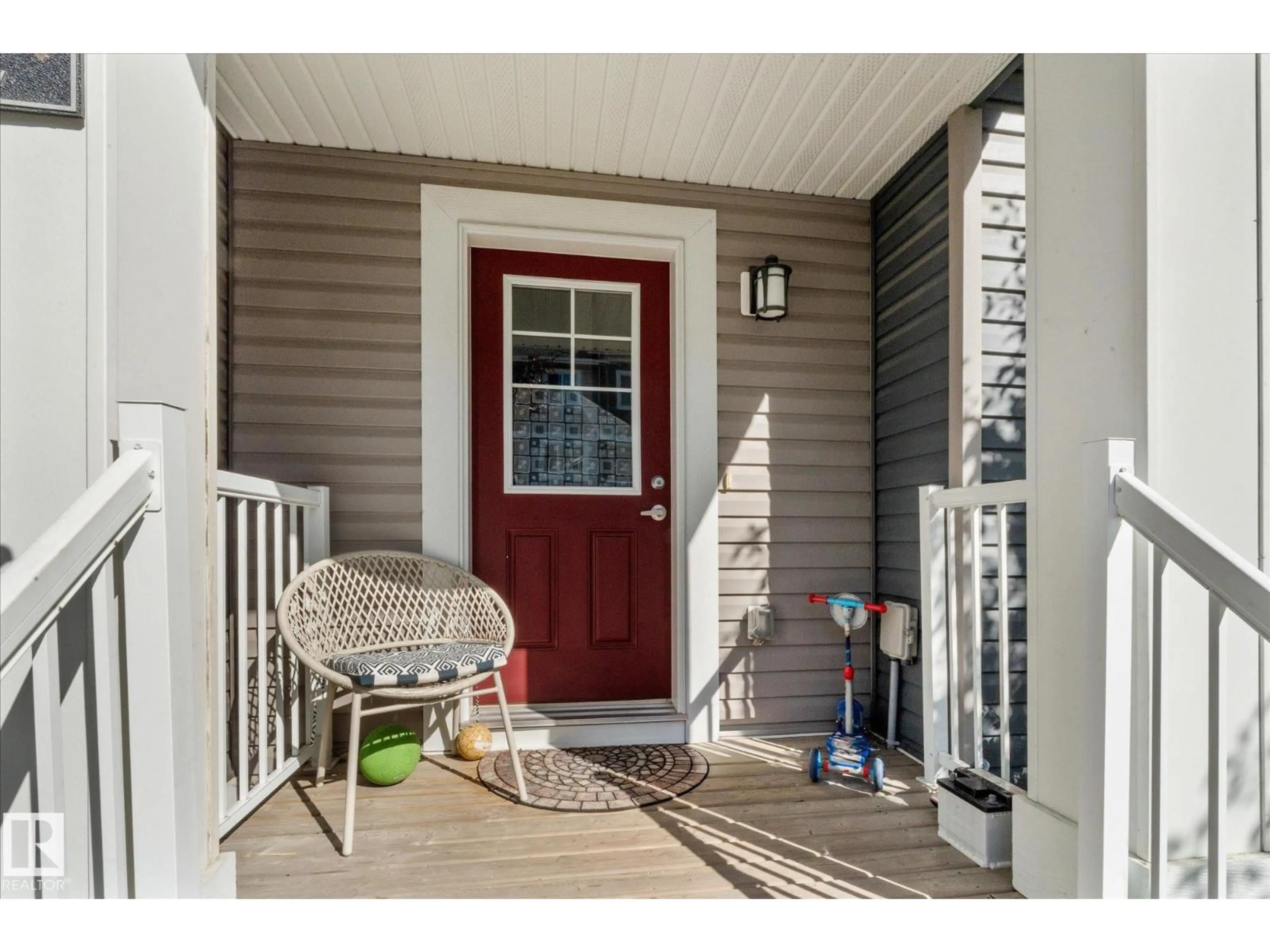 Indoor entryway for #2 - 5203 149 AV, Edmonton Alberta T5A1B5
