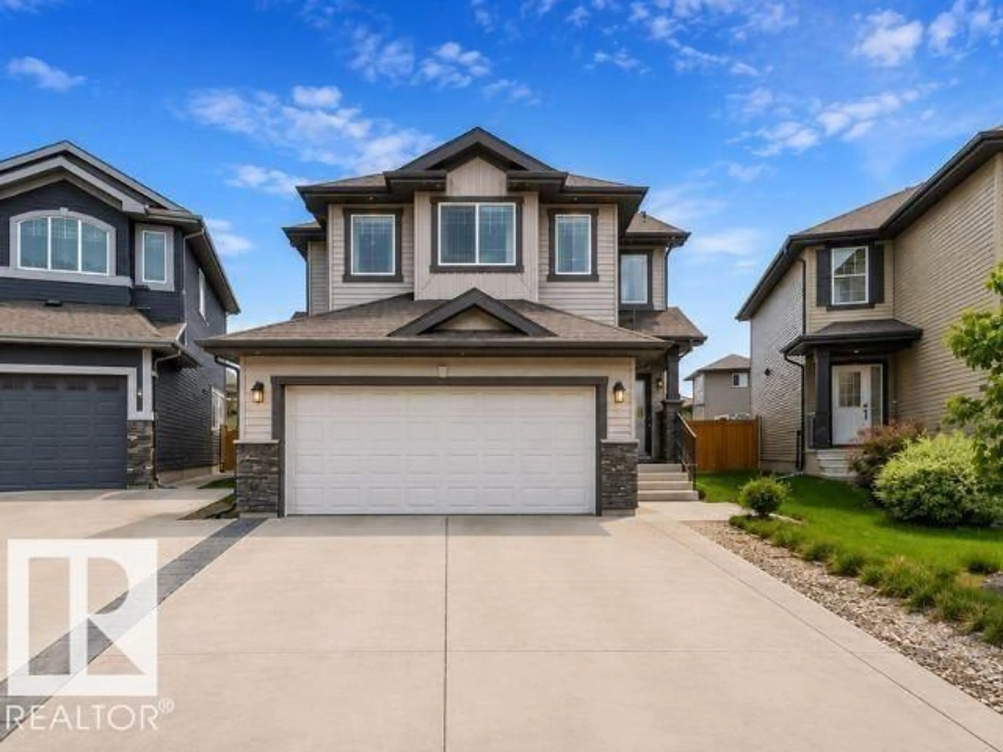 Home with vinyl exterior material, street for 3007 13 AV, Edmonton Alberta T6T0Z3