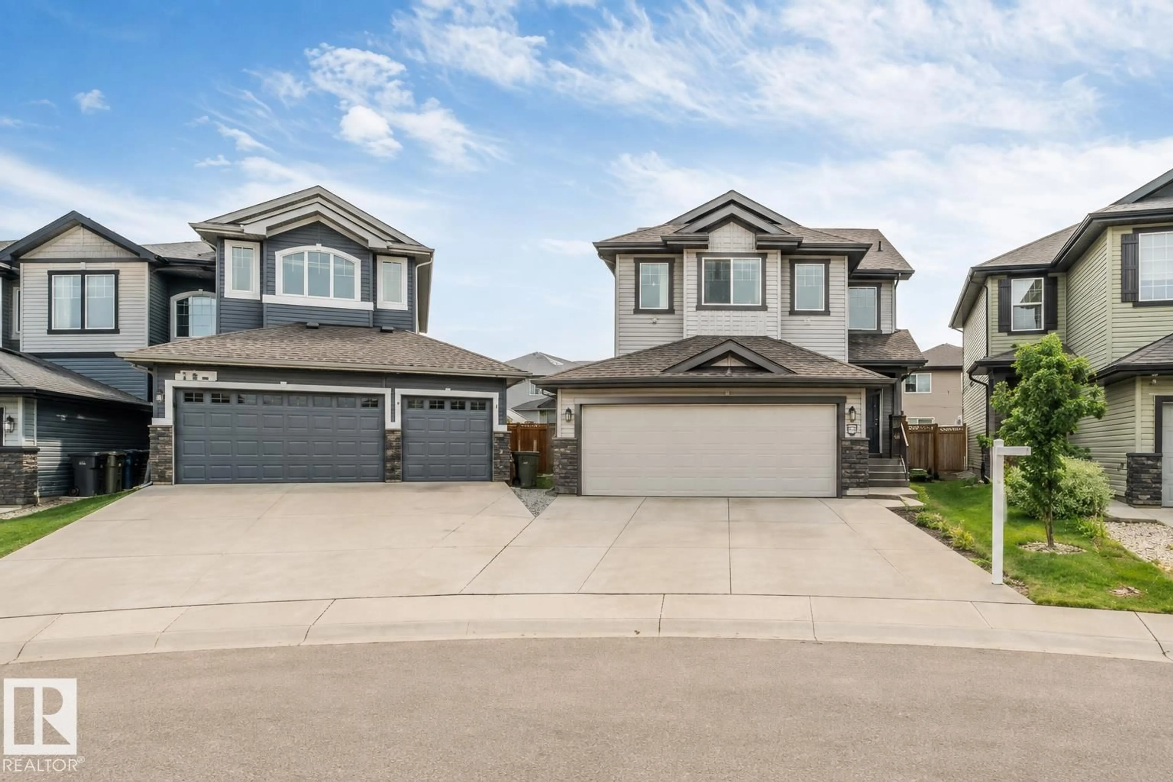 Home with vinyl exterior material, street for 3007 13 AV, Edmonton Alberta T6T0Z3
