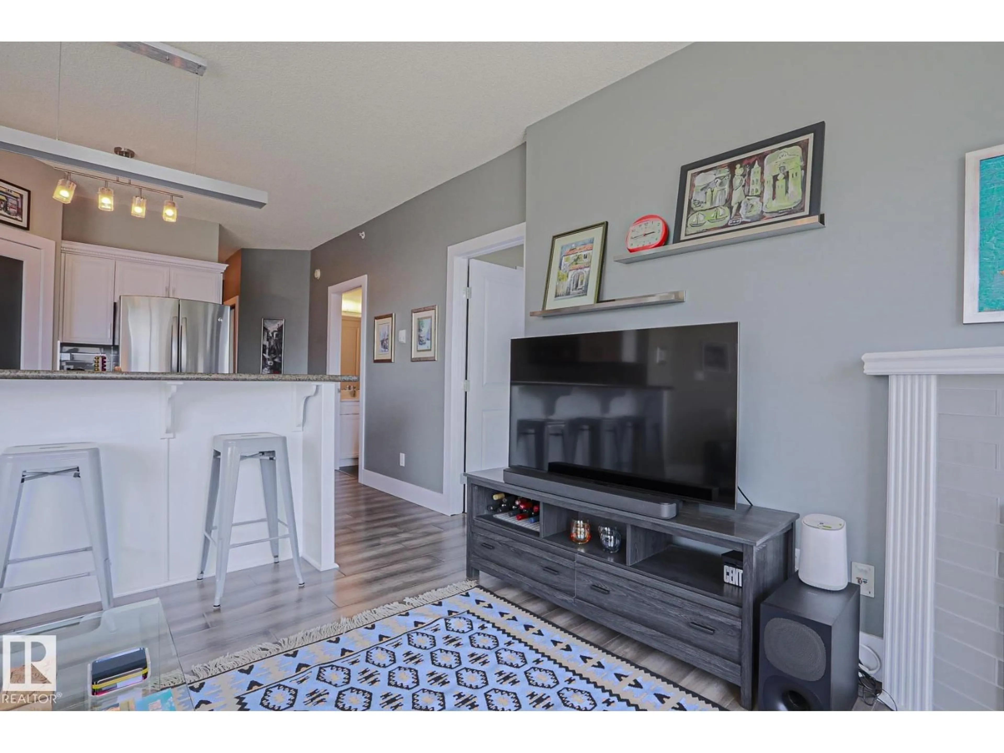 Unknown for 10504 - 1004 99 AV, Edmonton Alberta T5K1B2