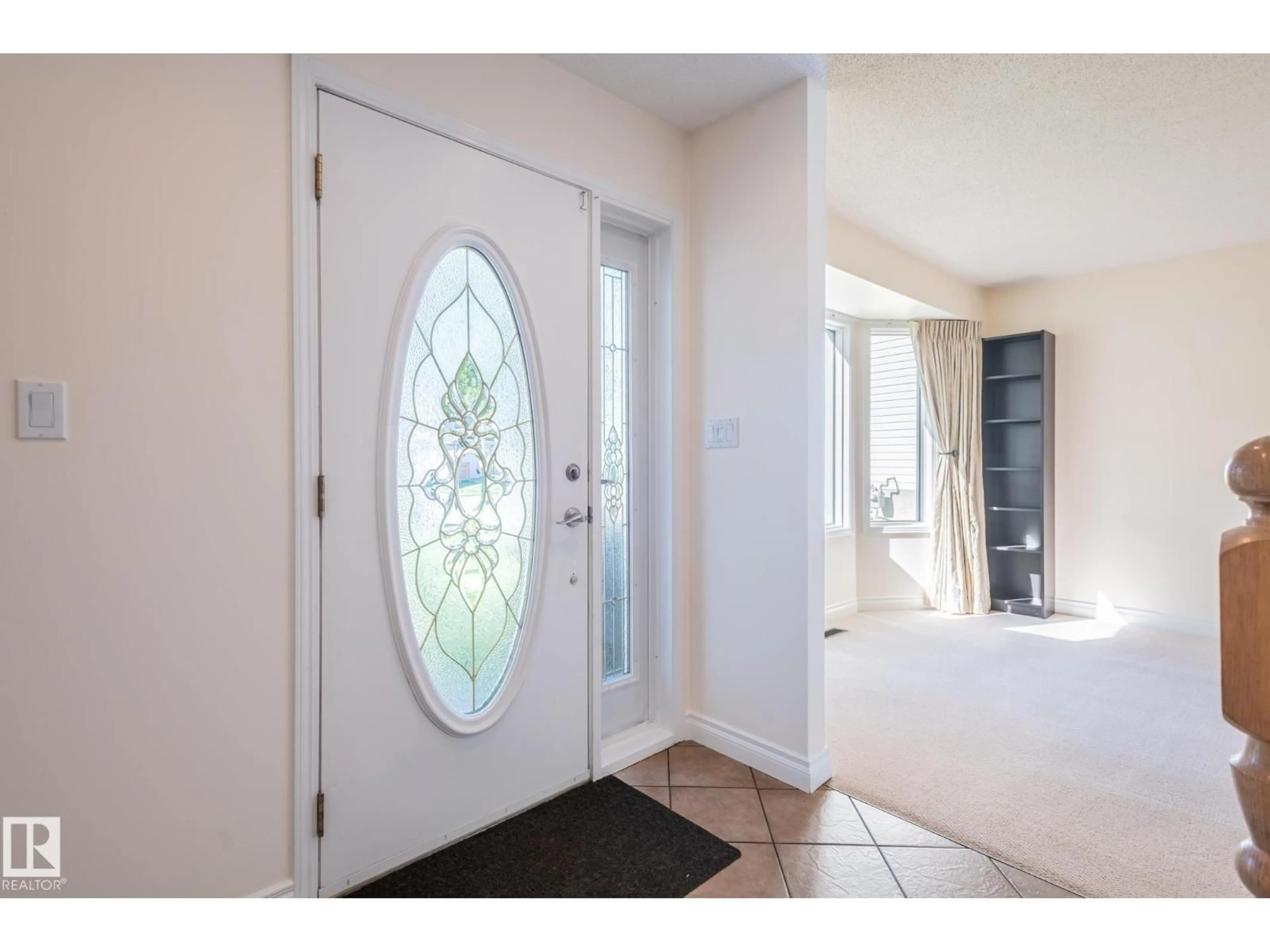 Indoor entryway for 13 CANYON DR, Sherwood Park Alberta T8H1N3