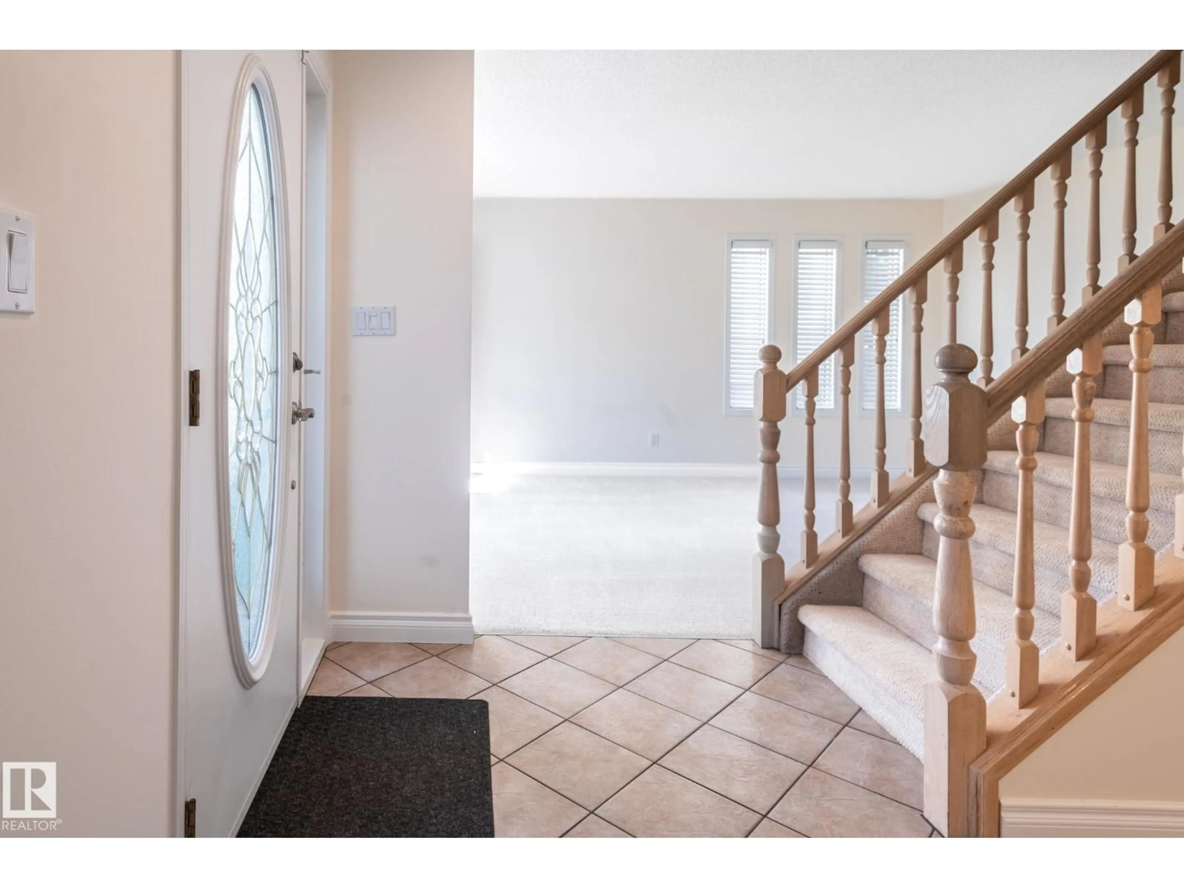 Indoor entryway for 13 CANYON DR, Sherwood Park Alberta T8H1N3