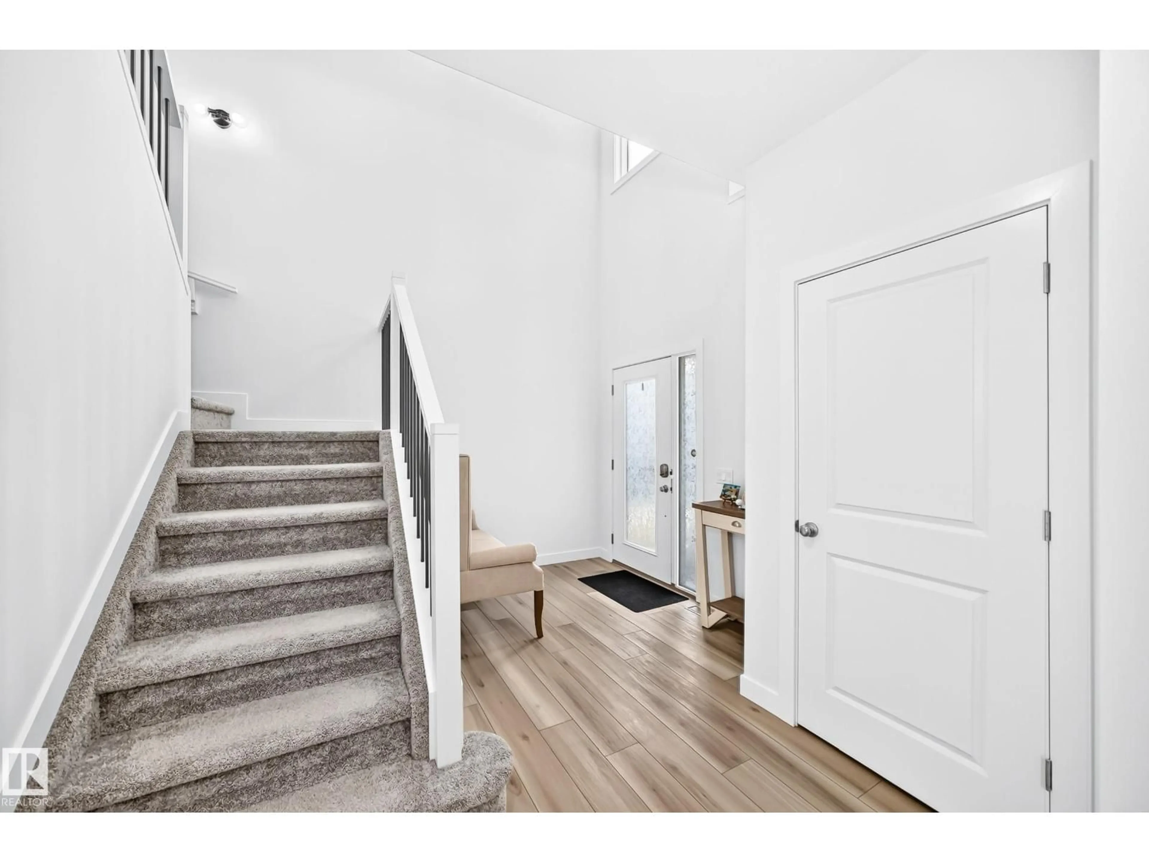 Indoor entryway for 3751 CROSS LD SW, Edmonton Alberta T6W4X5