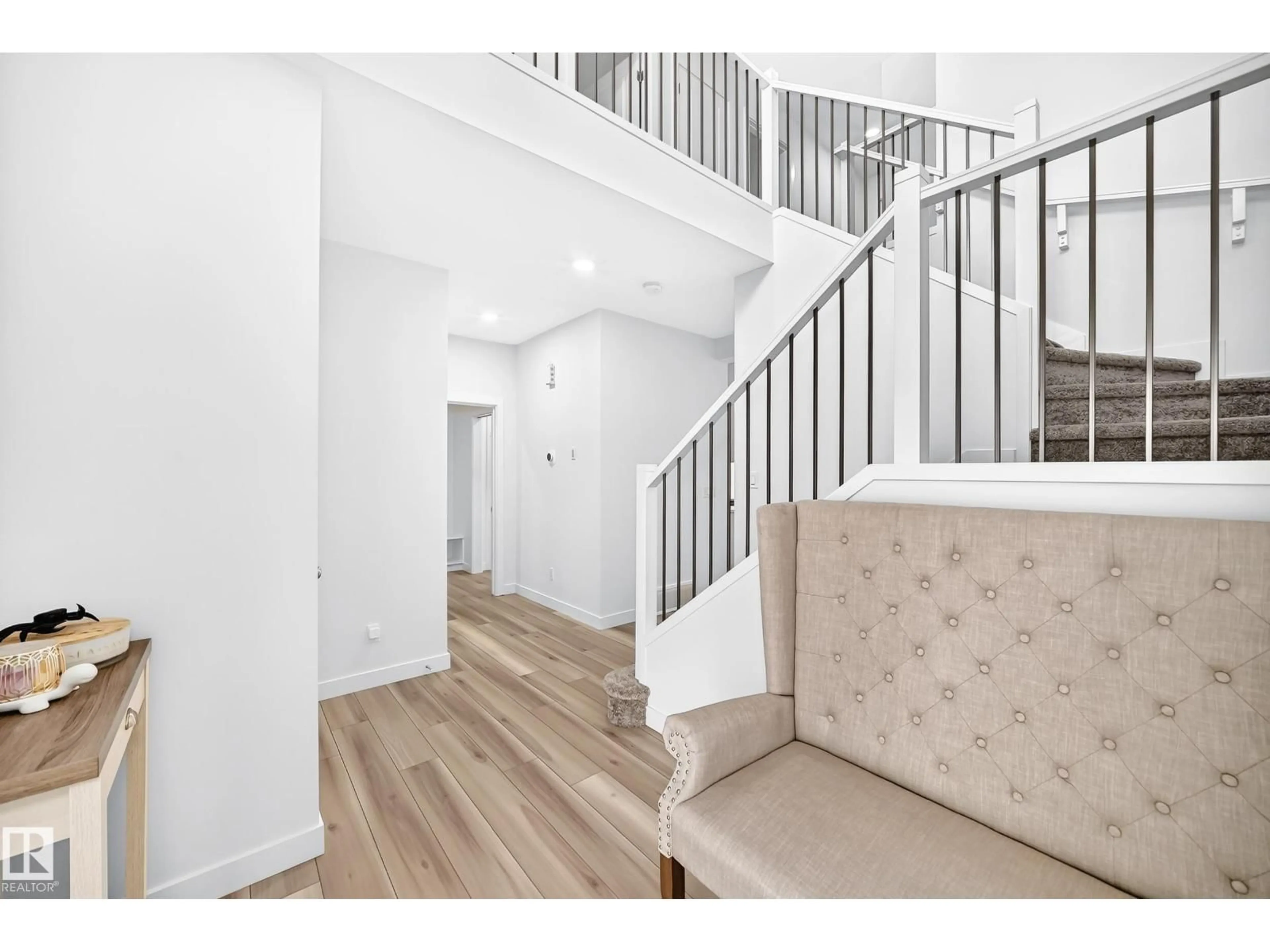 Indoor entryway for 3751 CROSS LD SW, Edmonton Alberta T6W4X5