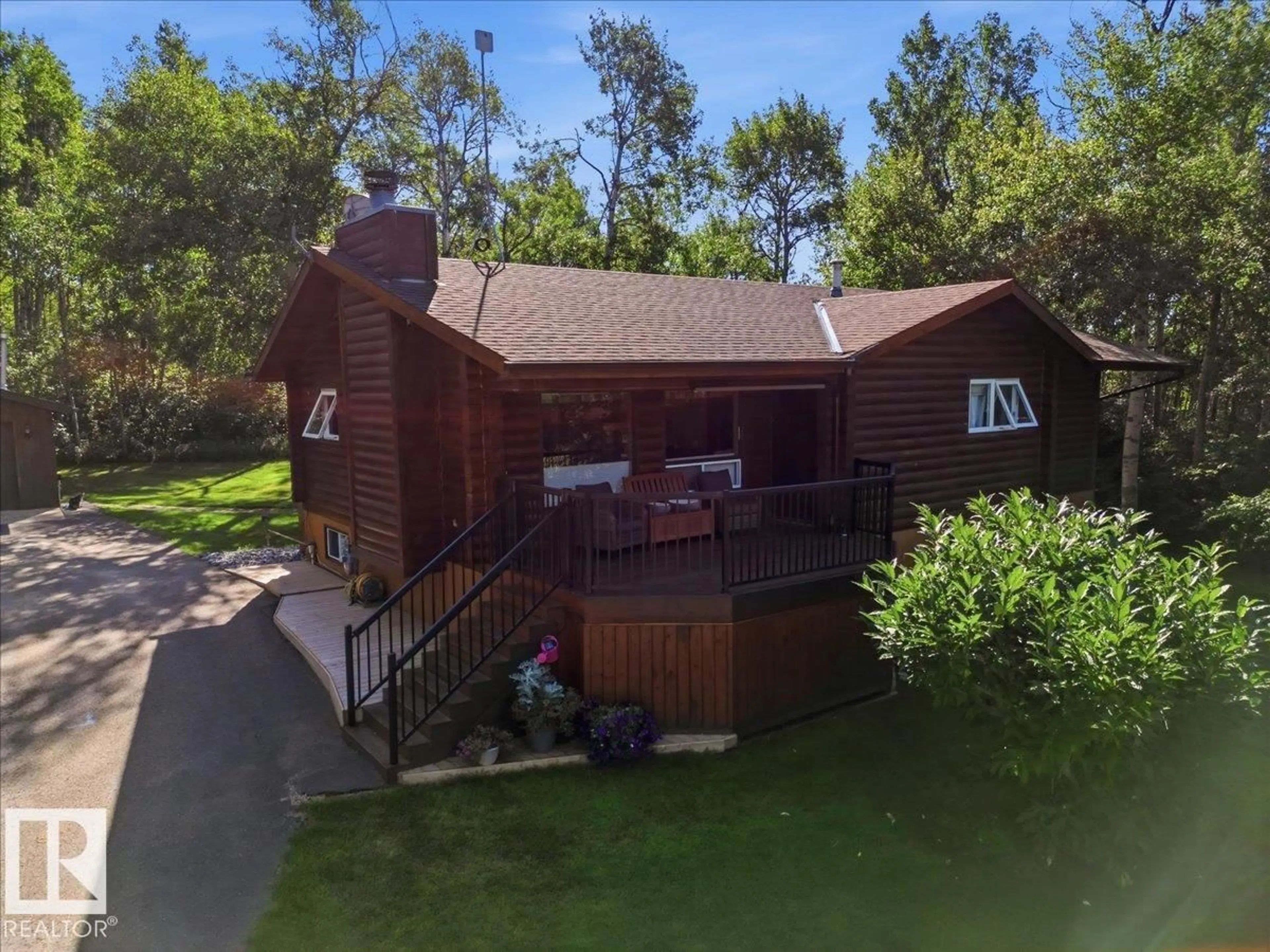 A pic from outside/outdoor area/front of a property/back of a property/a pic from drone, unknown for 5352 32 ST, Rural Wetaskiwin County Alberta T0C2C0