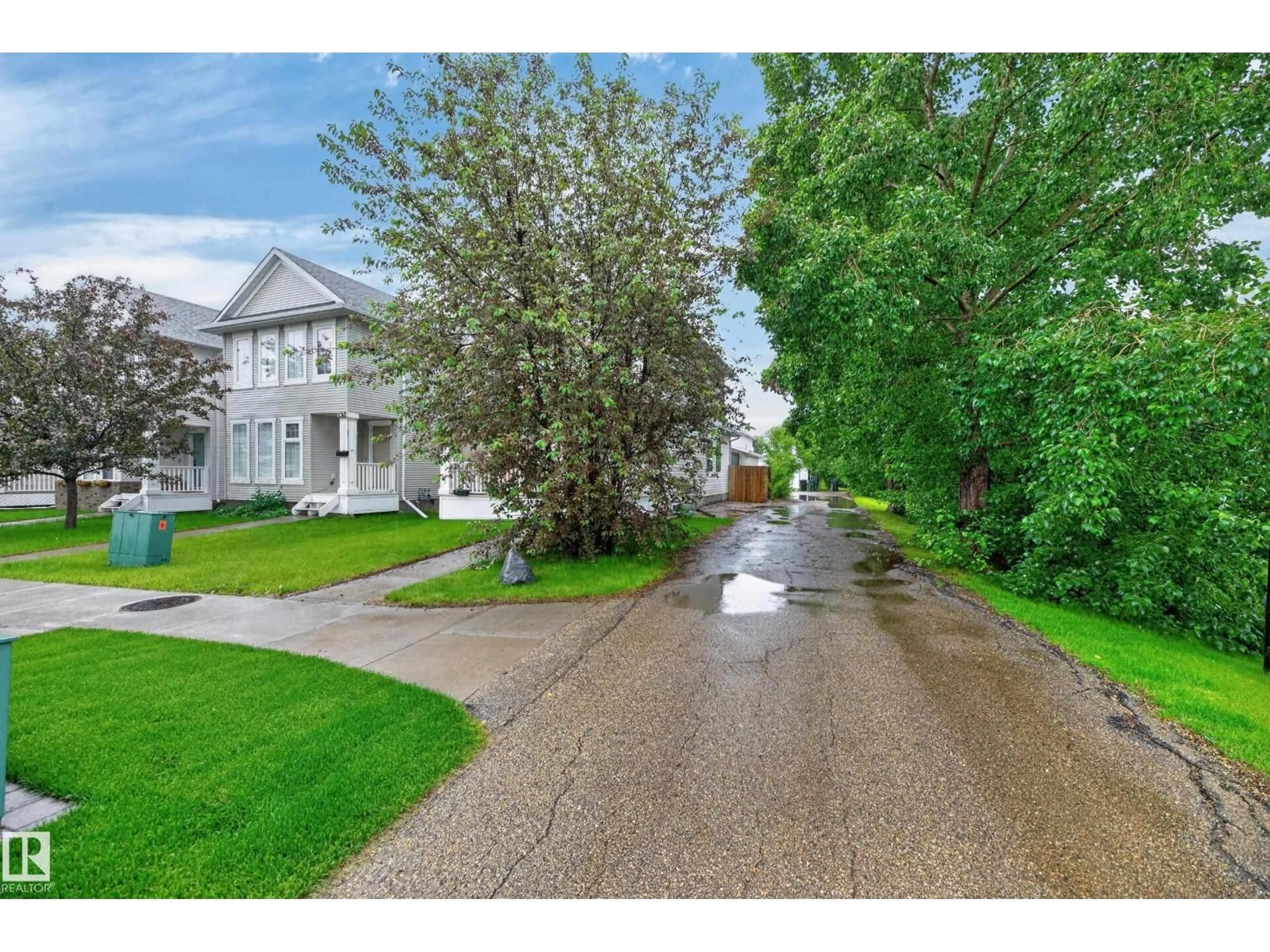 A pic from outside/outdoor area/front of a property/back of a property/a pic from drone, street for 136 BOTHWELL PL, Sherwood Park Alberta T8H2M7